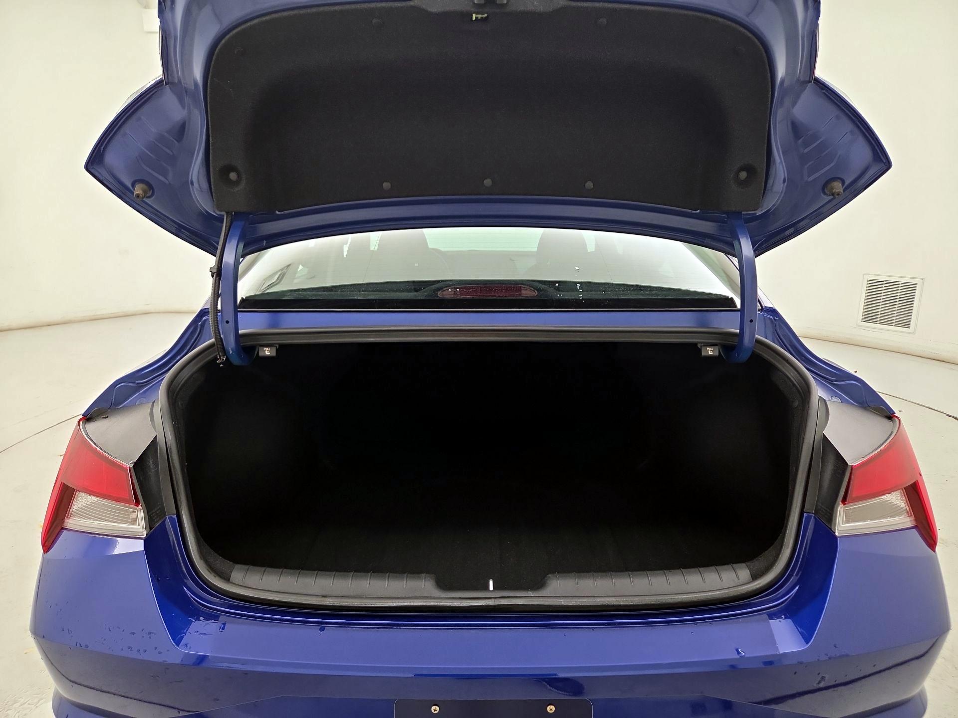 Thumbnail: 2022 Hyundai Elantra - 20