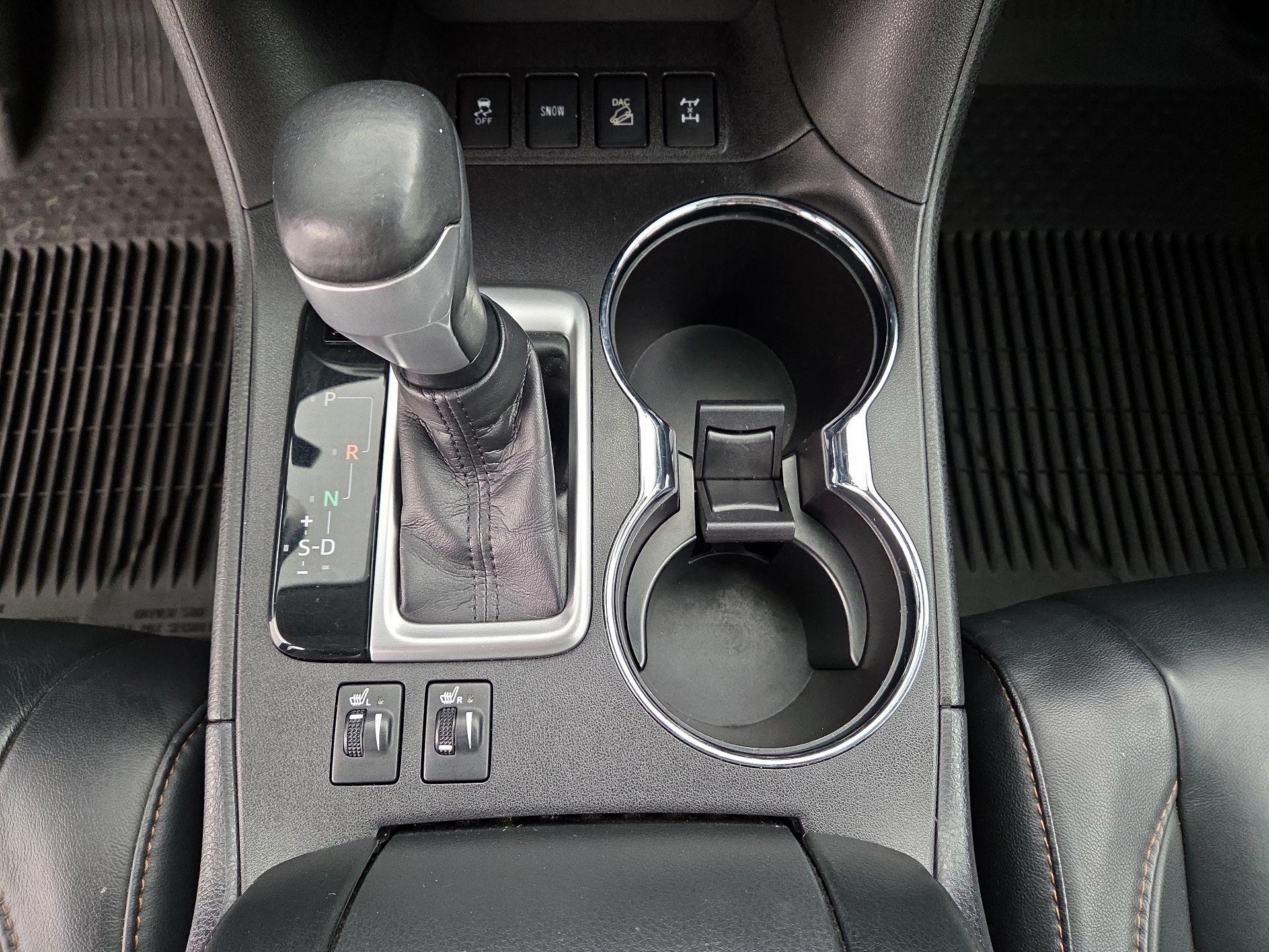 Thumbnail: 2018 Toyota Highlander - 18