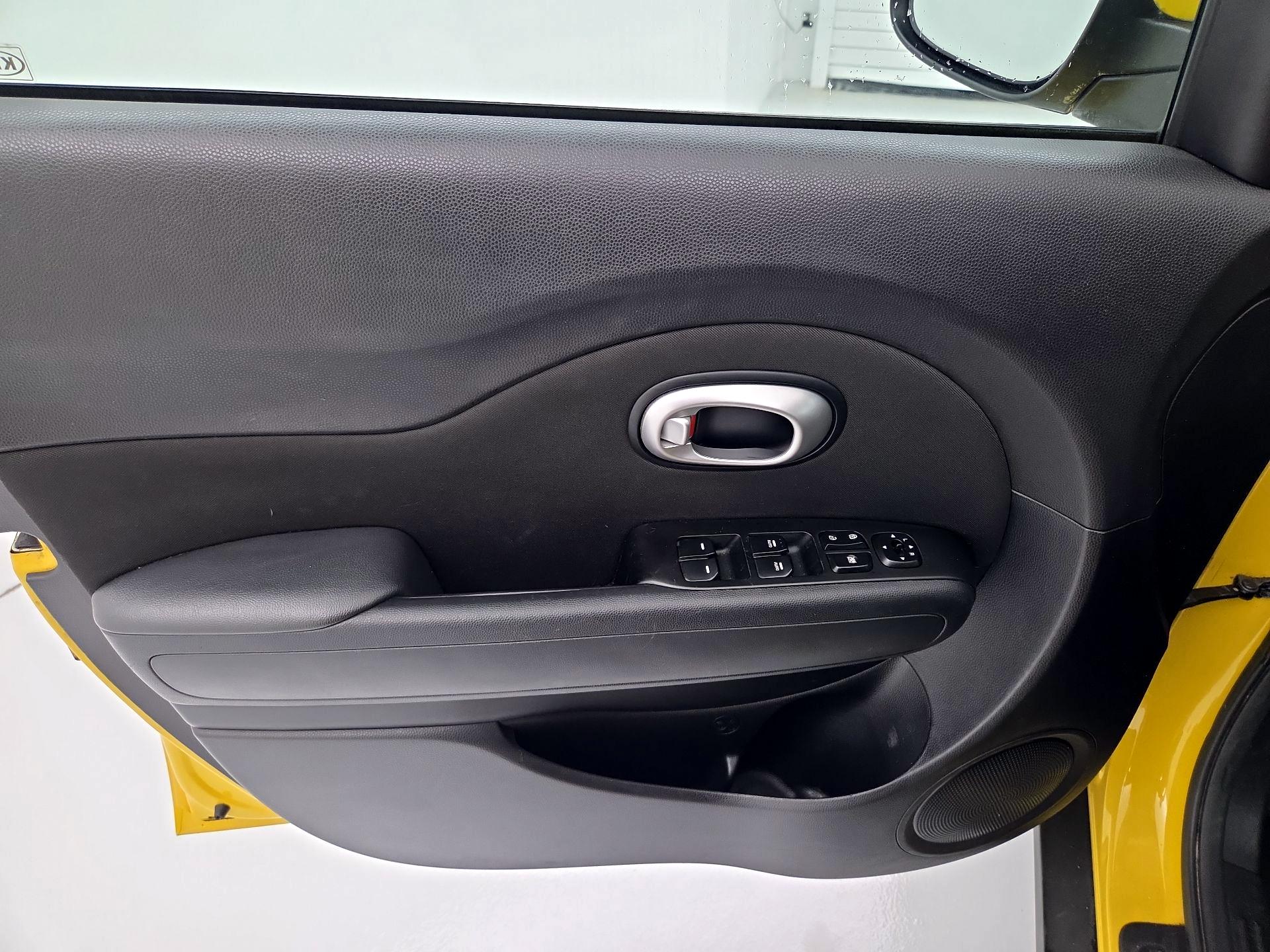 Thumbnail: 2016 Kia Soul - 12