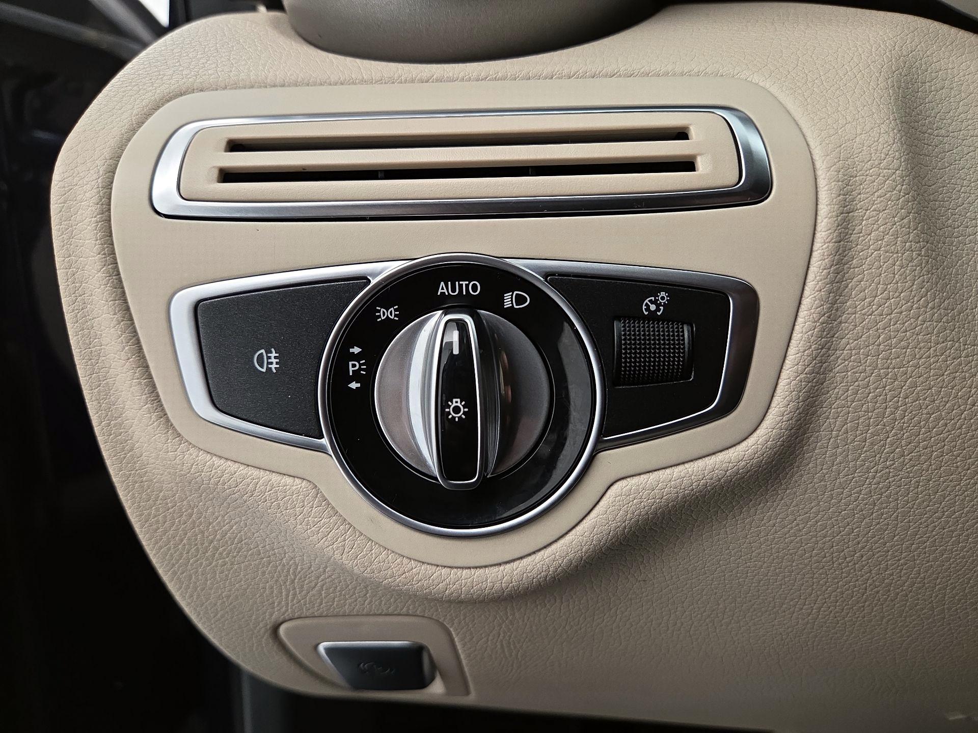 Thumbnail: 2015 Mercedes-Benz C-Class - 13