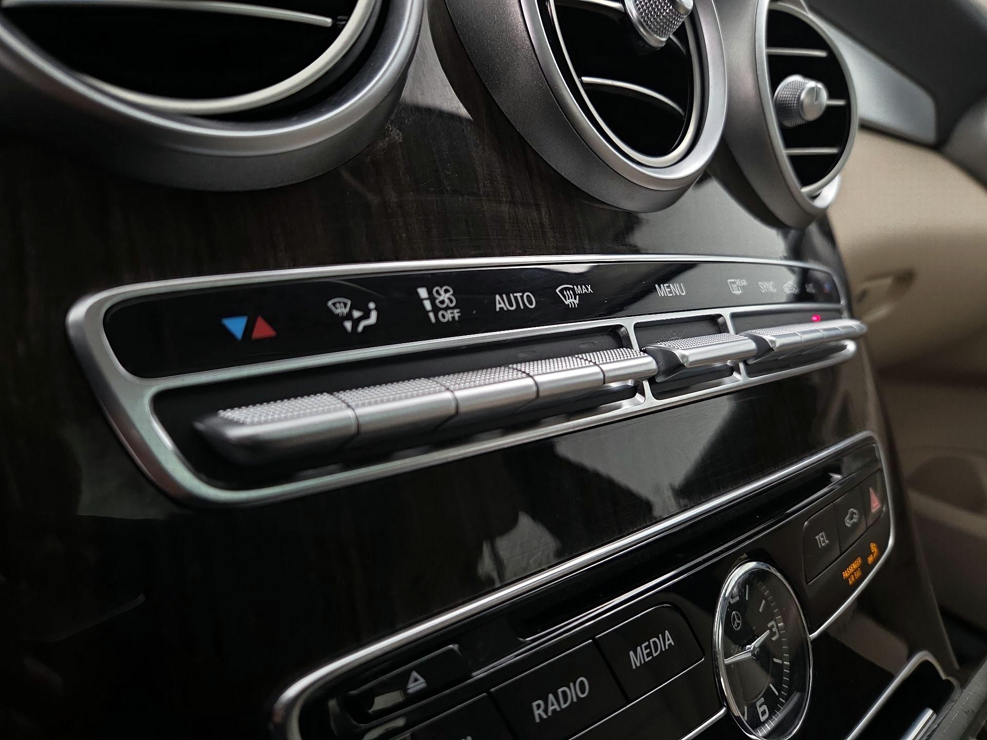 Thumbnail: 2015 Mercedes-Benz C-Class - 17