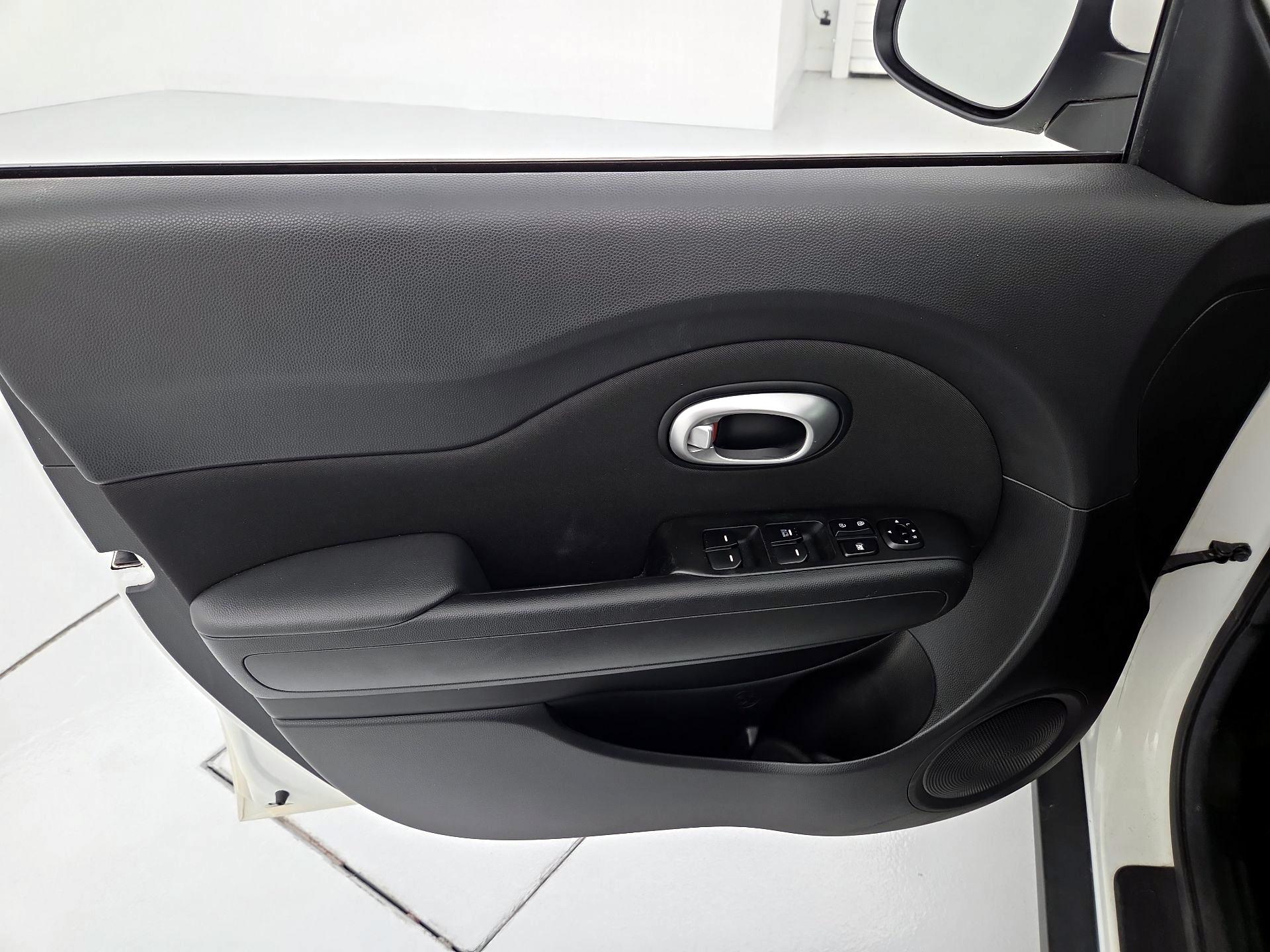 Thumbnail: 2016 Kia Soul - 12