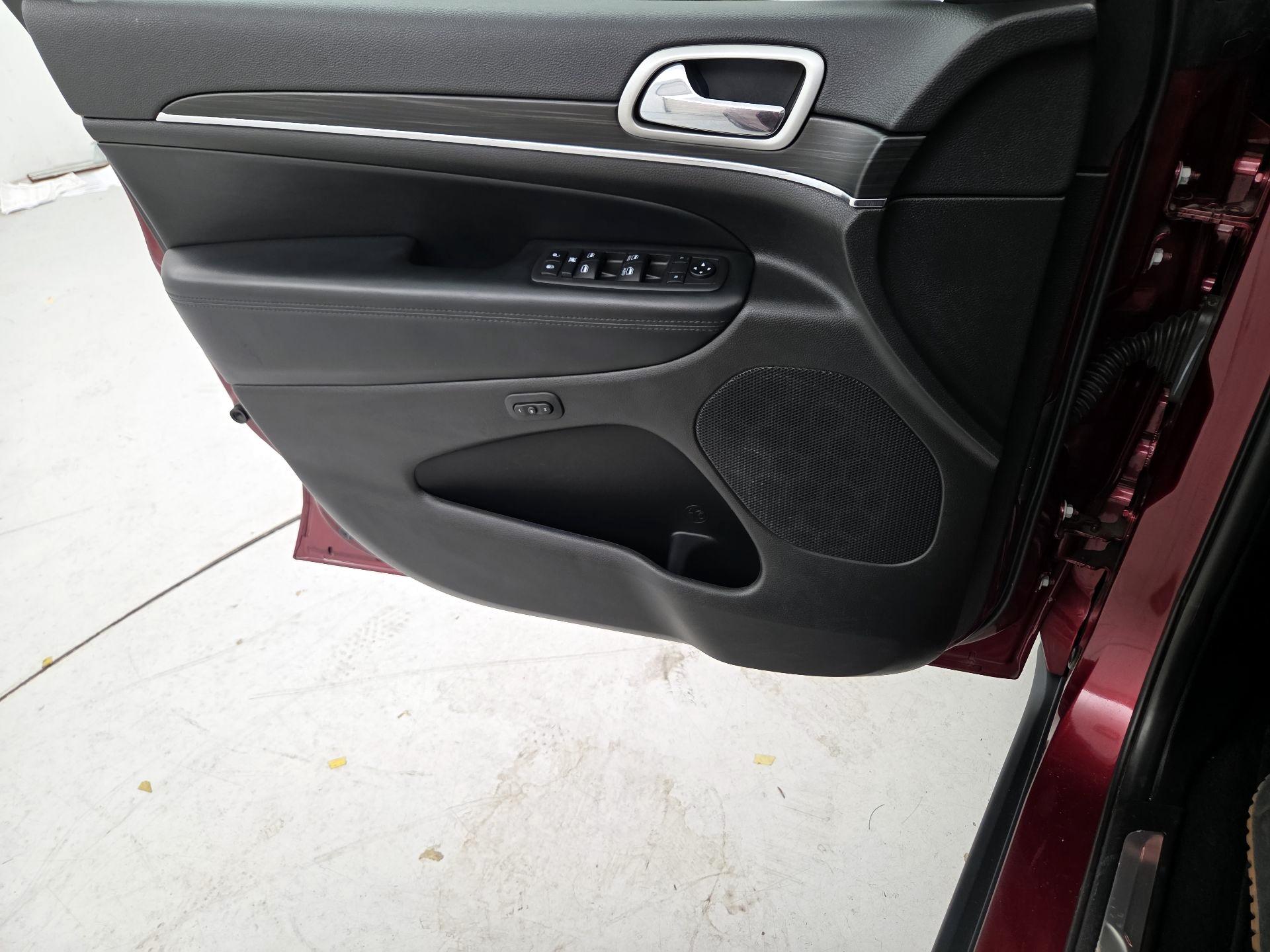 Thumbnail: 2021 Jeep Grand Cherokee - 12