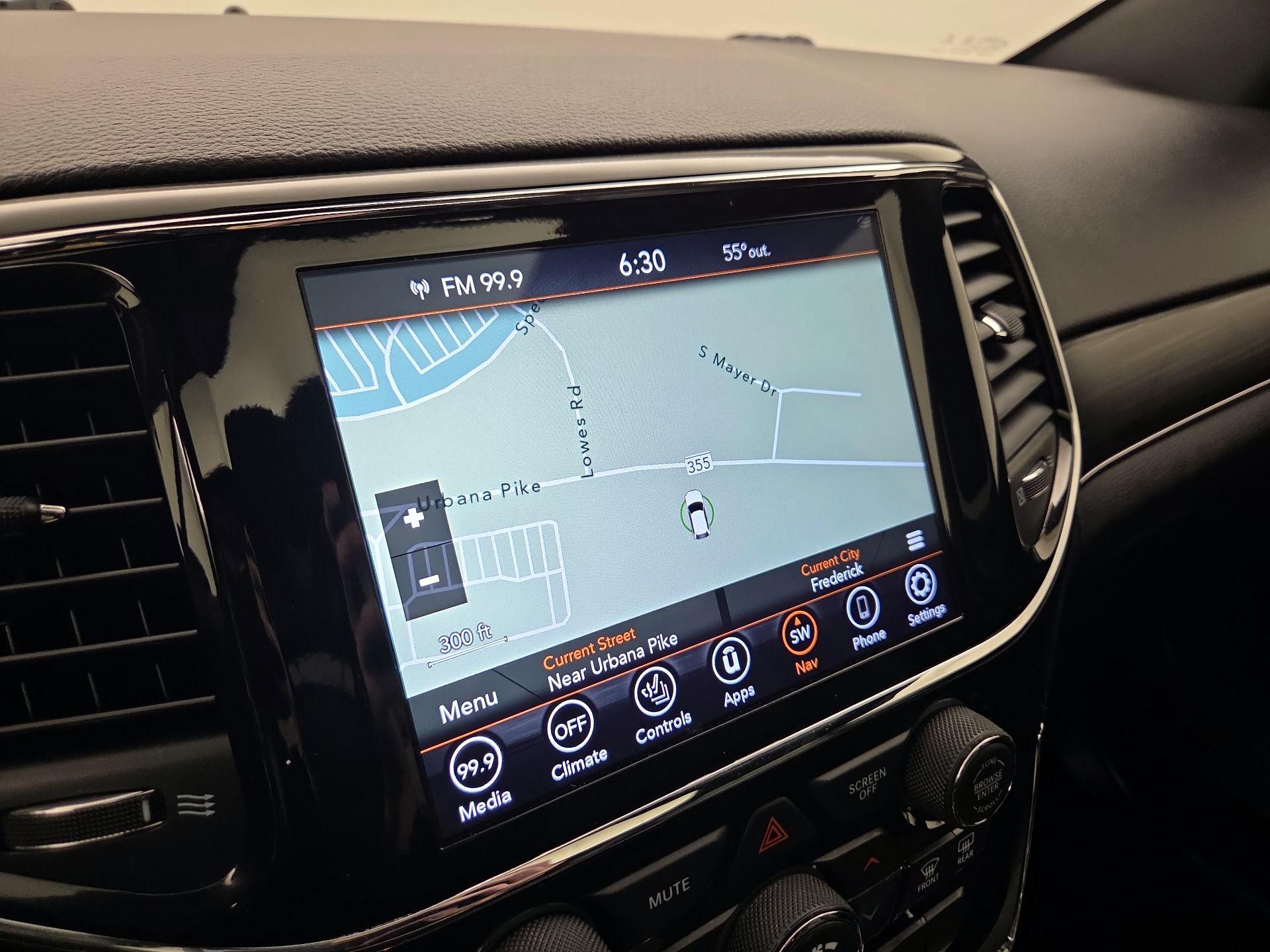 Thumbnail: 2021 Jeep Grand Cherokee - 14