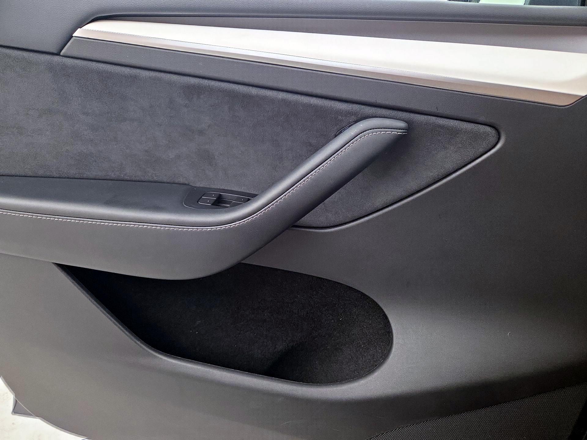 Thumbnail: 2023 Tesla Model Y - 12