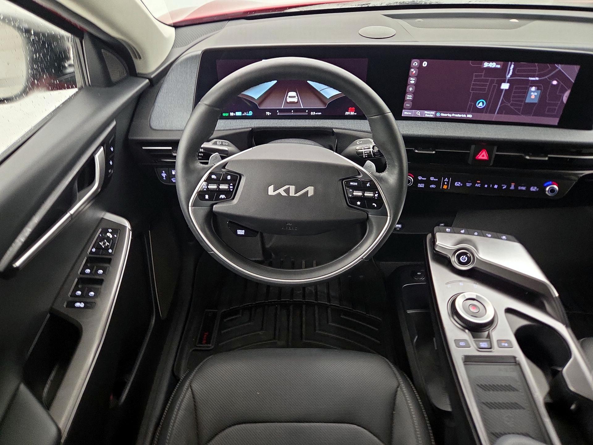 Thumbnail: 2022 Kia EV6 - 10