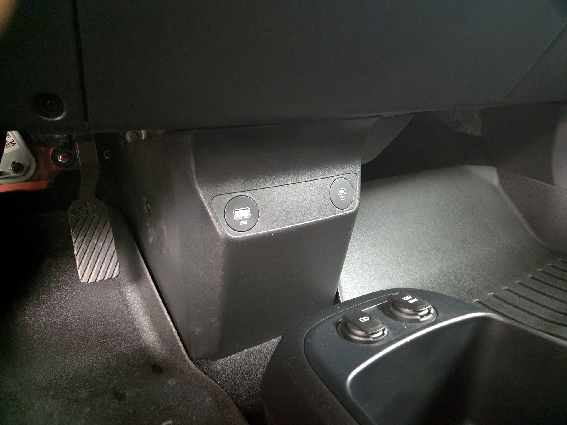 Thumbnail: 2022 Kia EV6 - 19