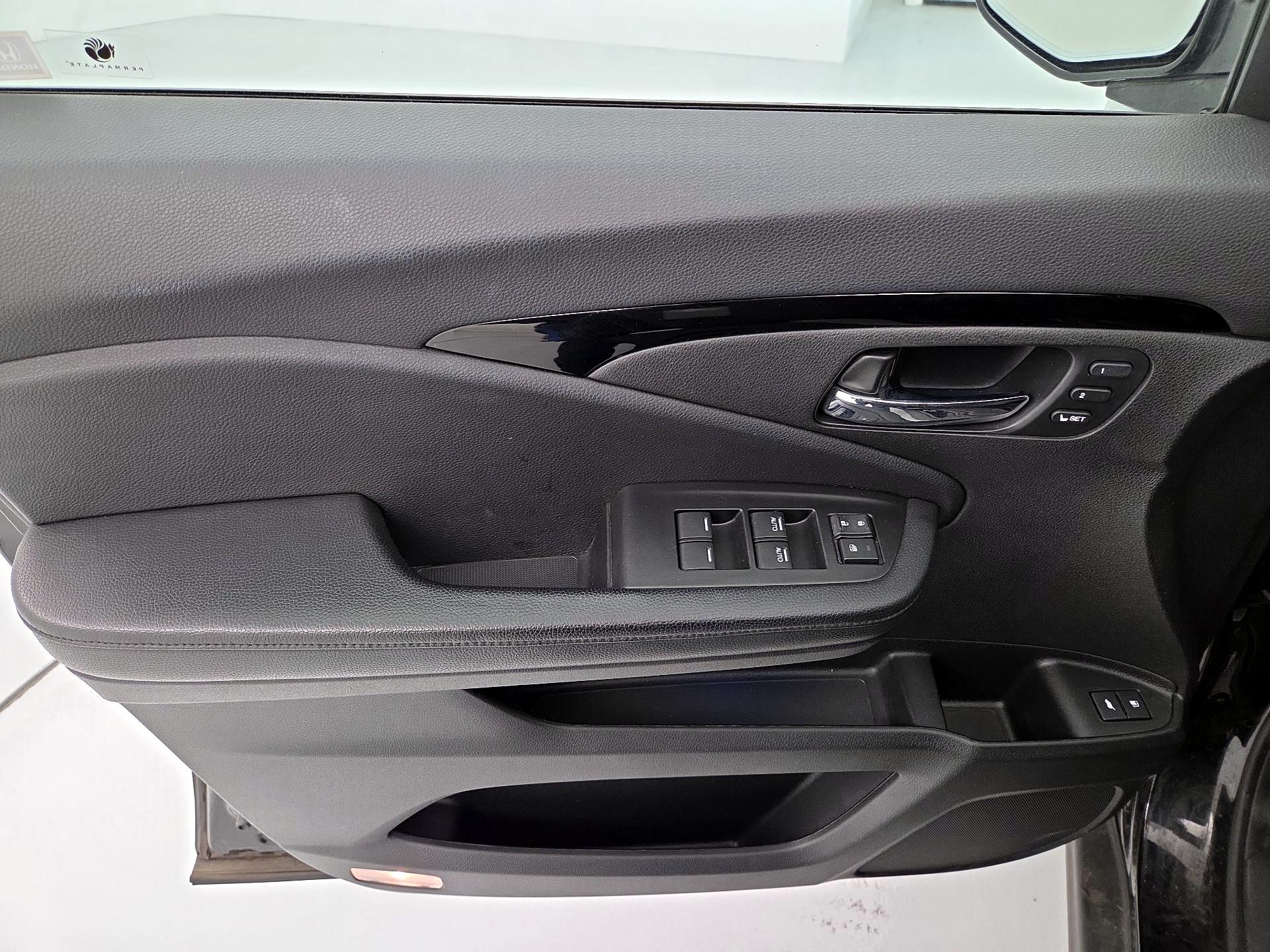 Thumbnail: 2019 Honda Pilot - 12