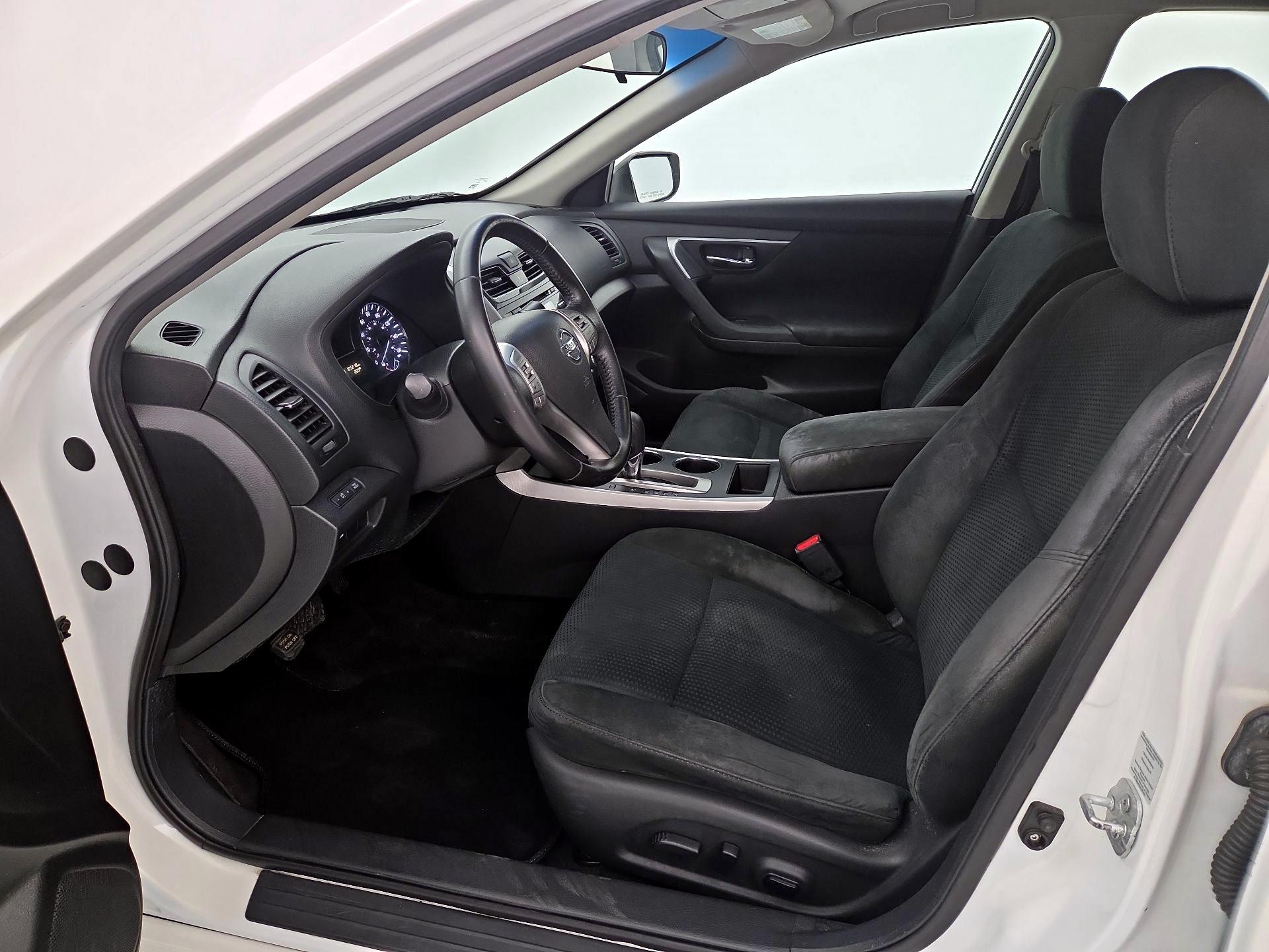 Thumbnail: 2015 Nissan Altima - 11