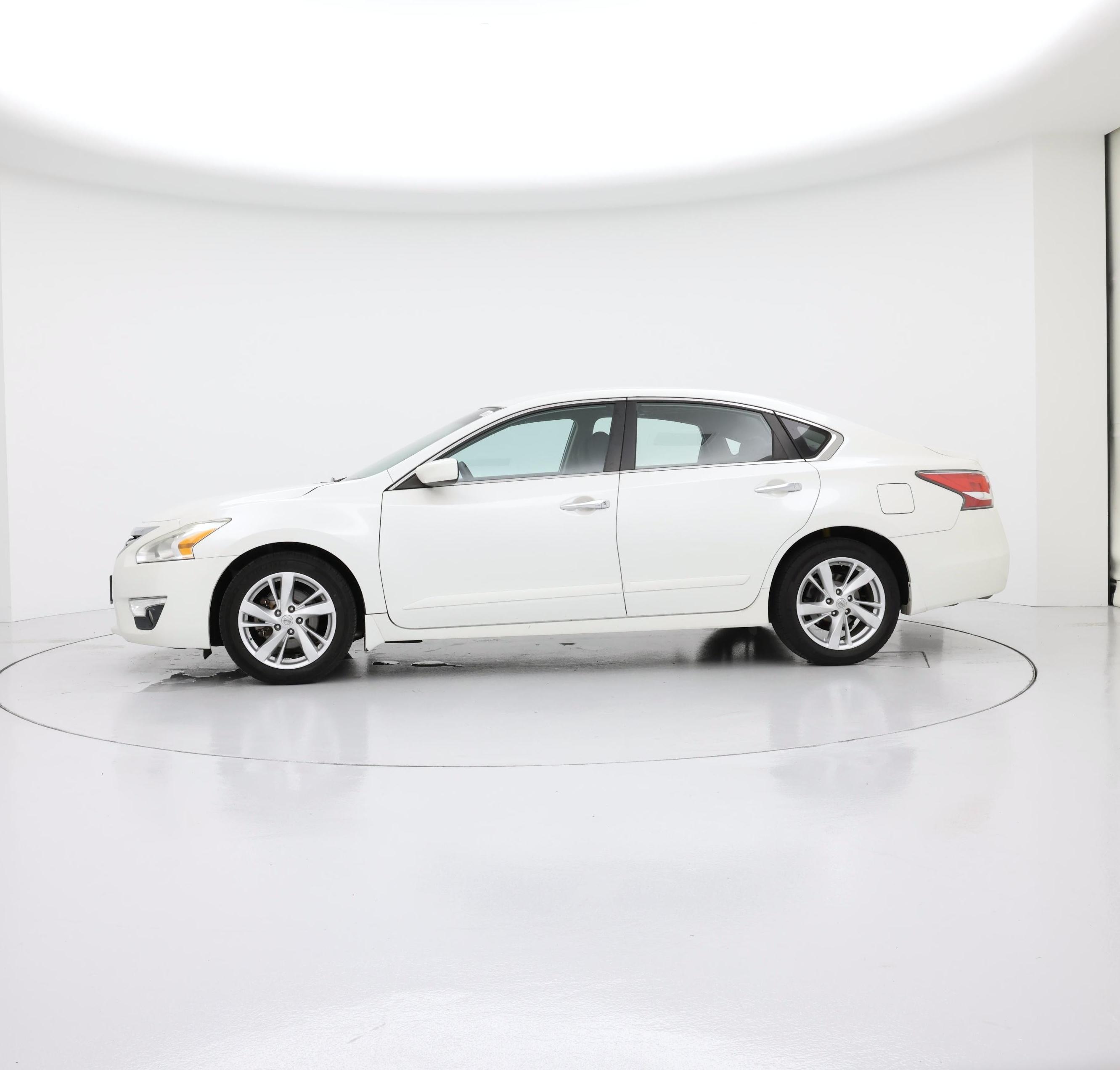 Thumbnail: 2015 Nissan Altima - 3