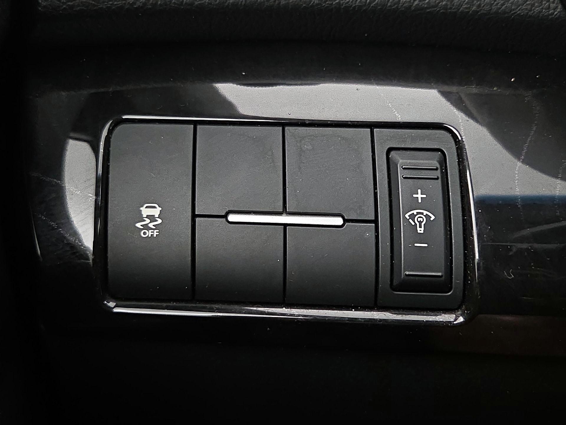 Thumbnail: 2015 Kia Sorento - 13