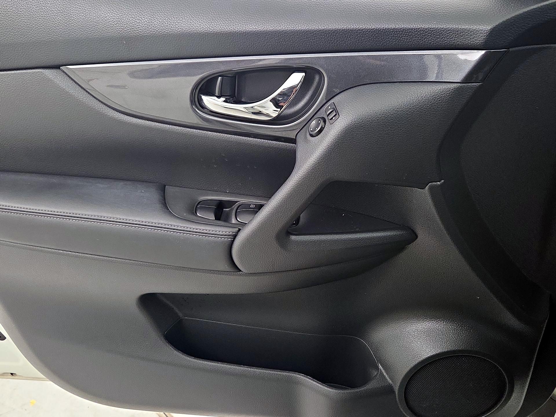 Thumbnail: 2020 Nissan Rogue - 12