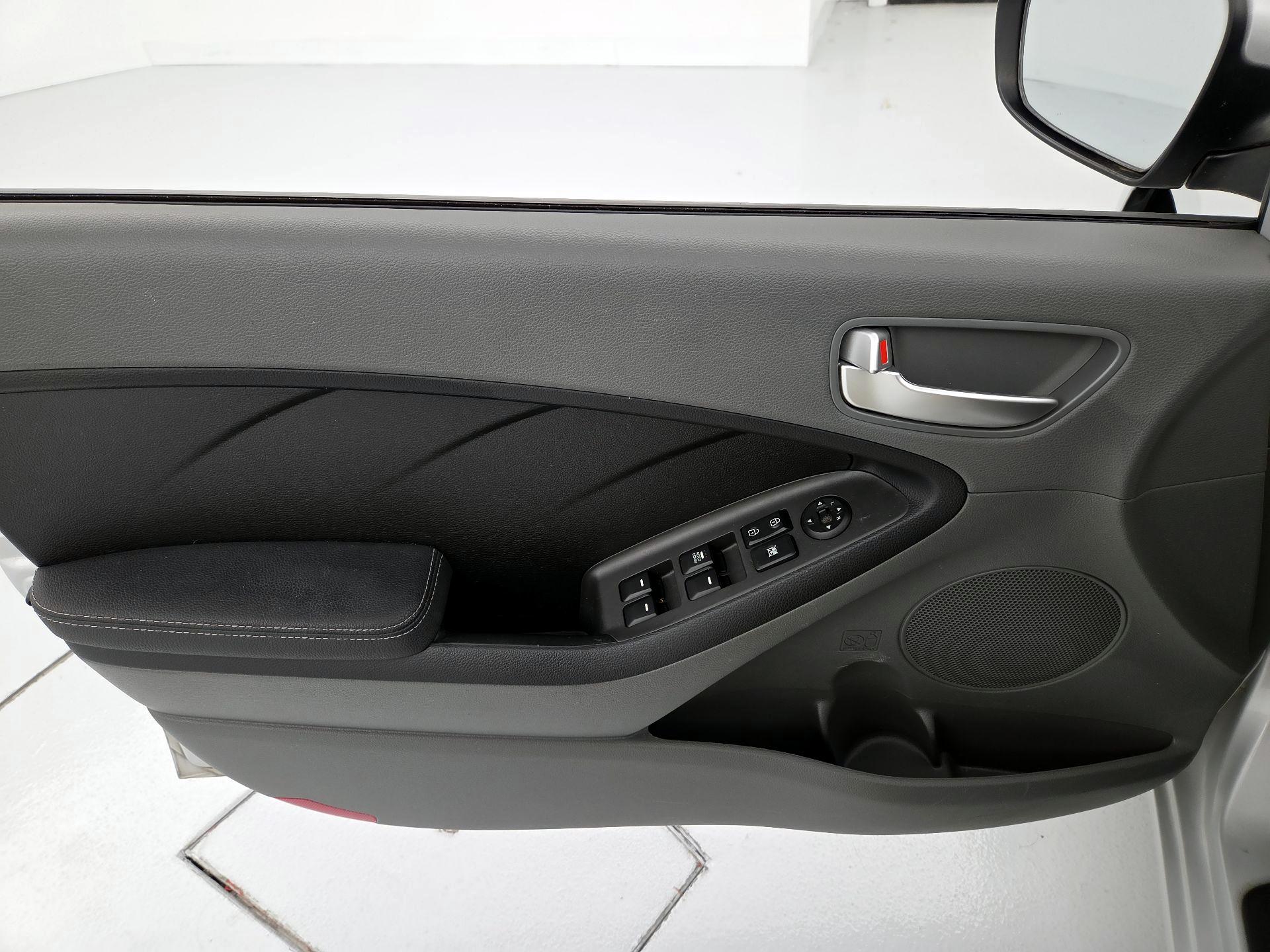 Thumbnail: 2018 Kia Forte - 12