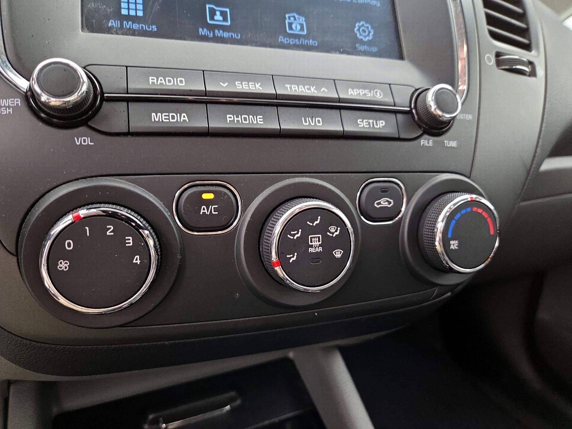 Thumbnail: 2018 Kia Forte - 16