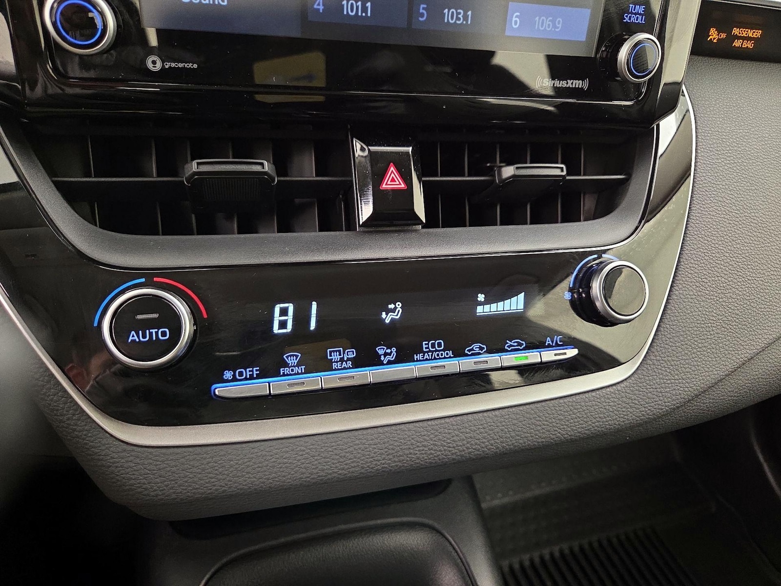 2022 Toyota Corolla LE - Photo 18