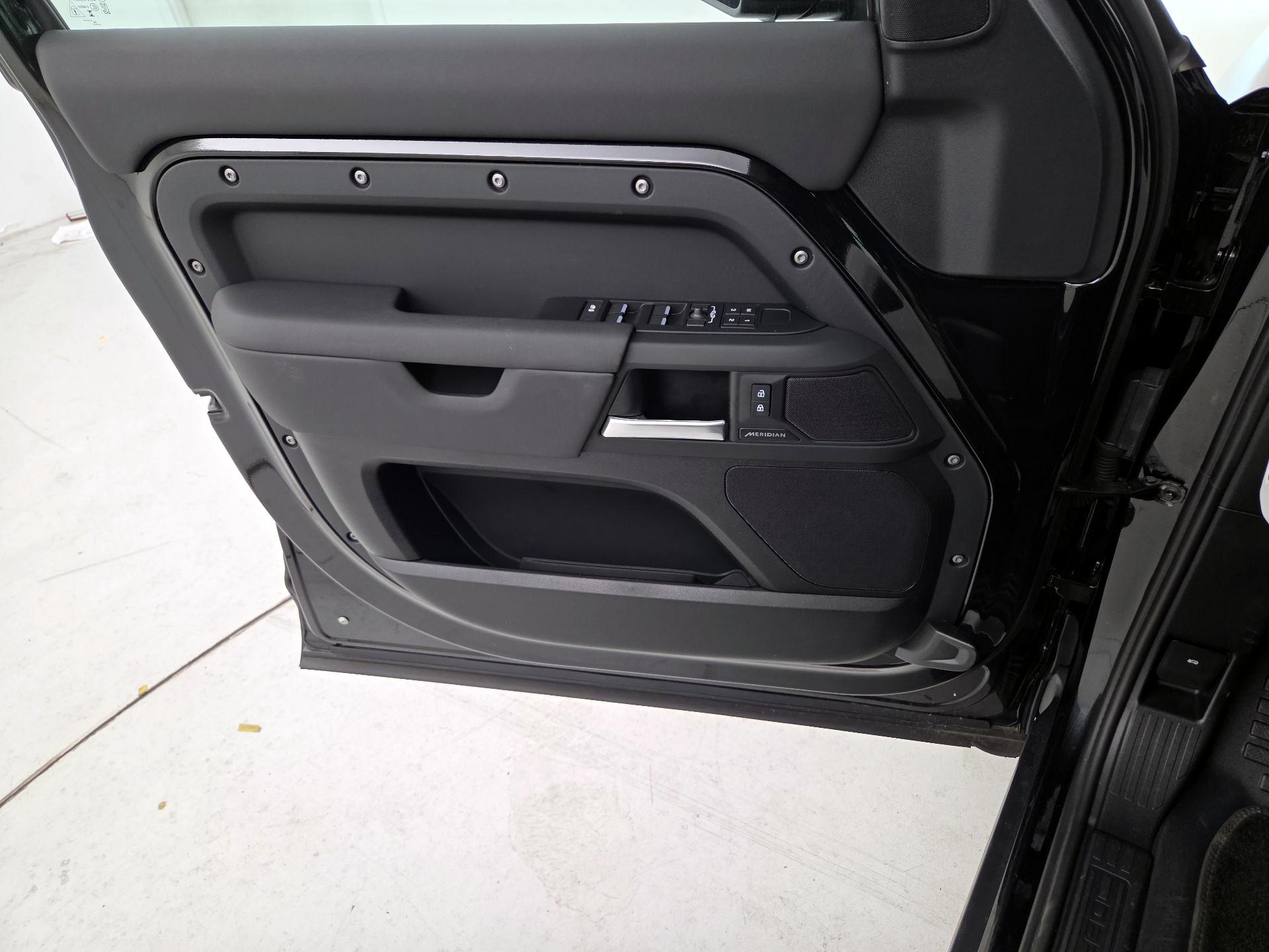 Thumbnail: 2025 Land Rover Defender - 12