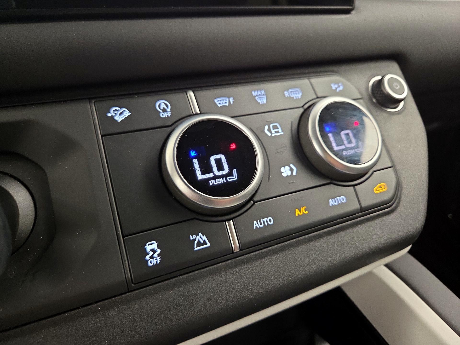 Thumbnail: 2025 Land Rover Defender - 17