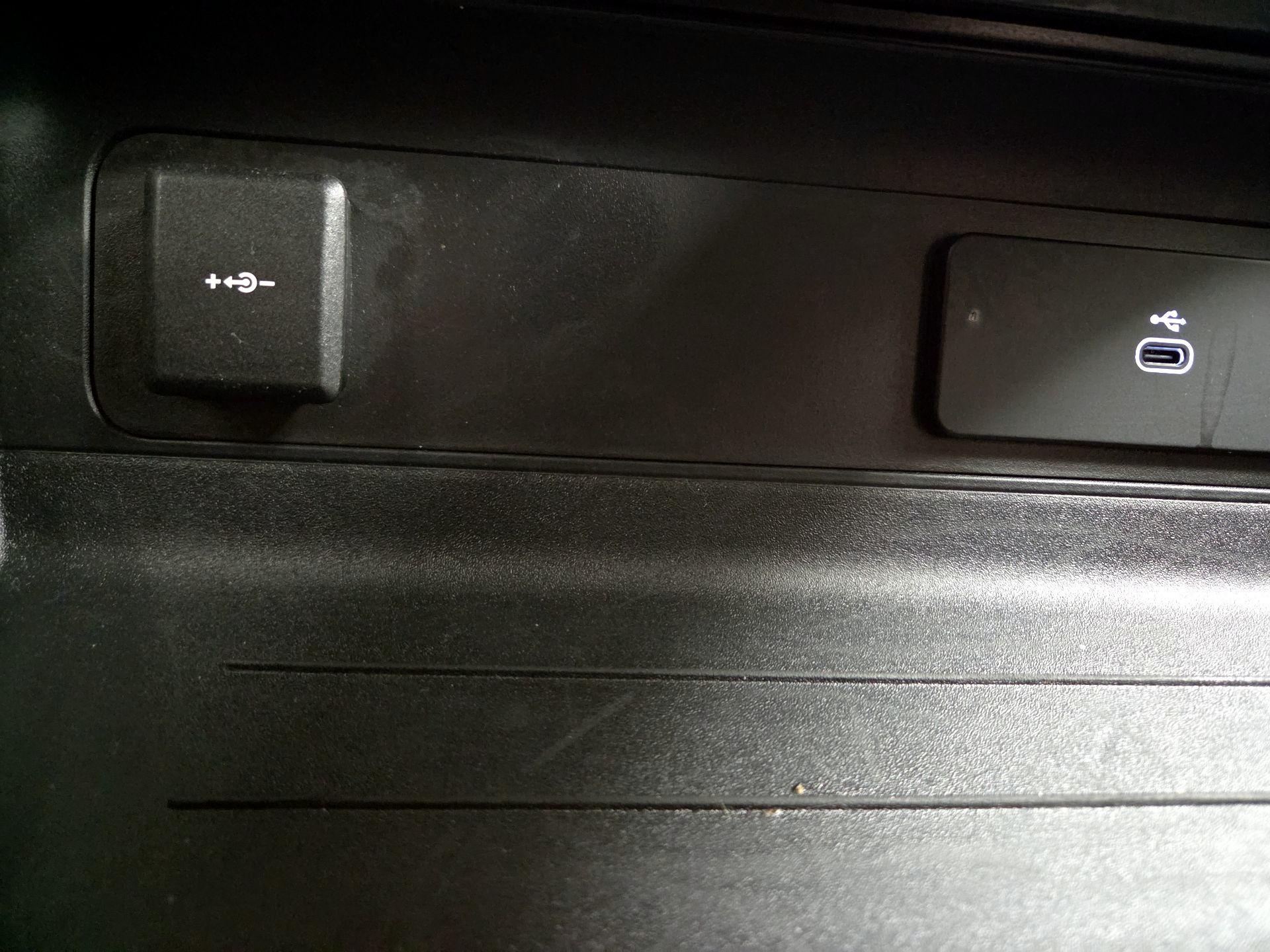 Thumbnail: 2025 Land Rover Defender - 19