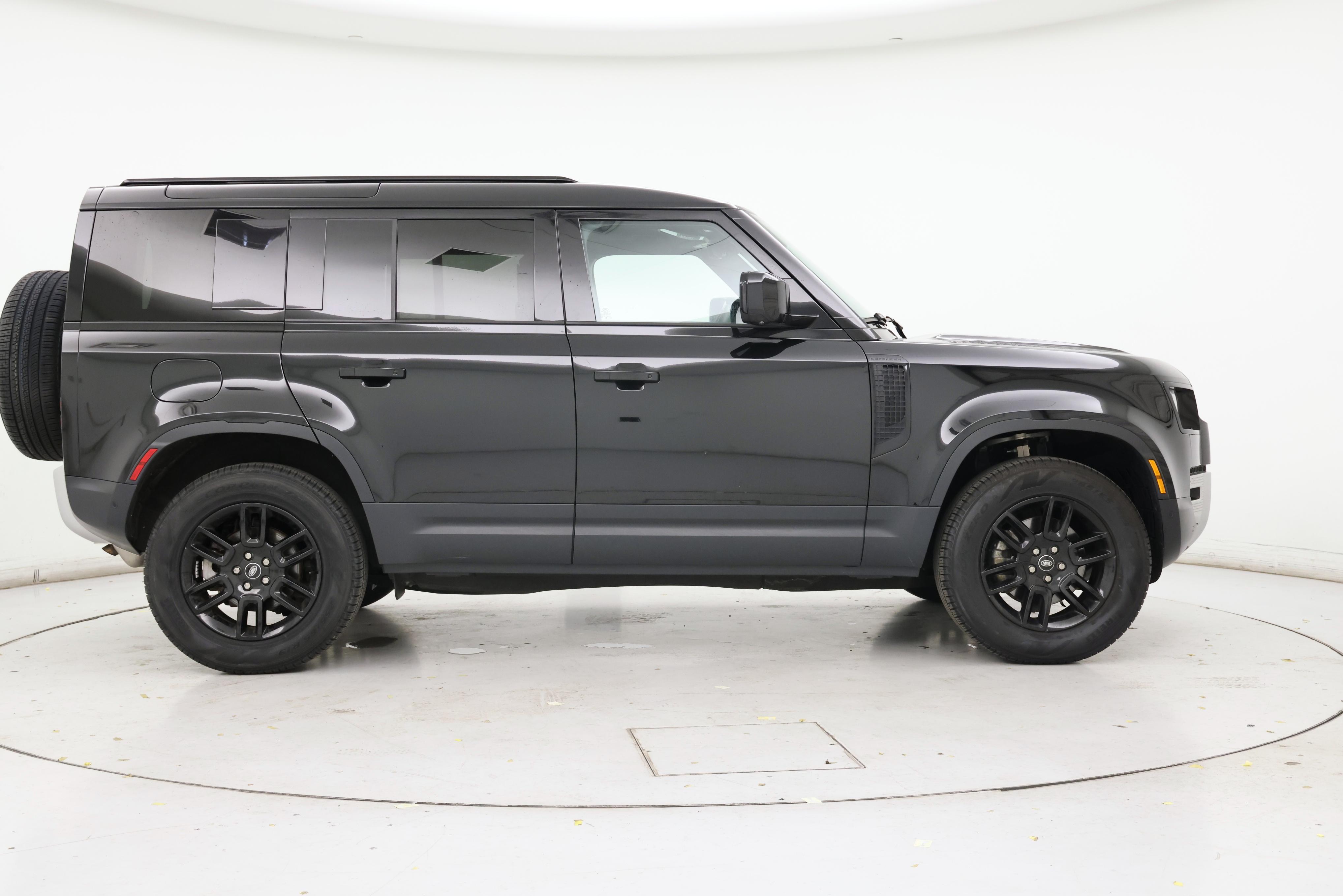 Thumbnail: 2025 Land Rover Defender - 7