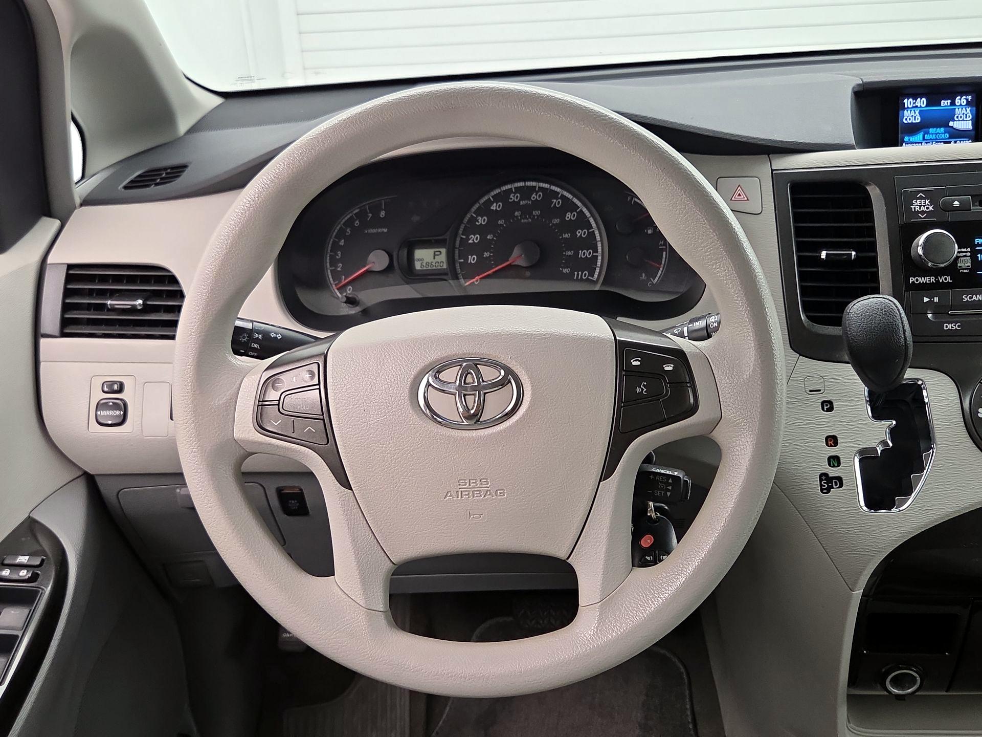 Thumbnail: 2014 Toyota Sienna - 10