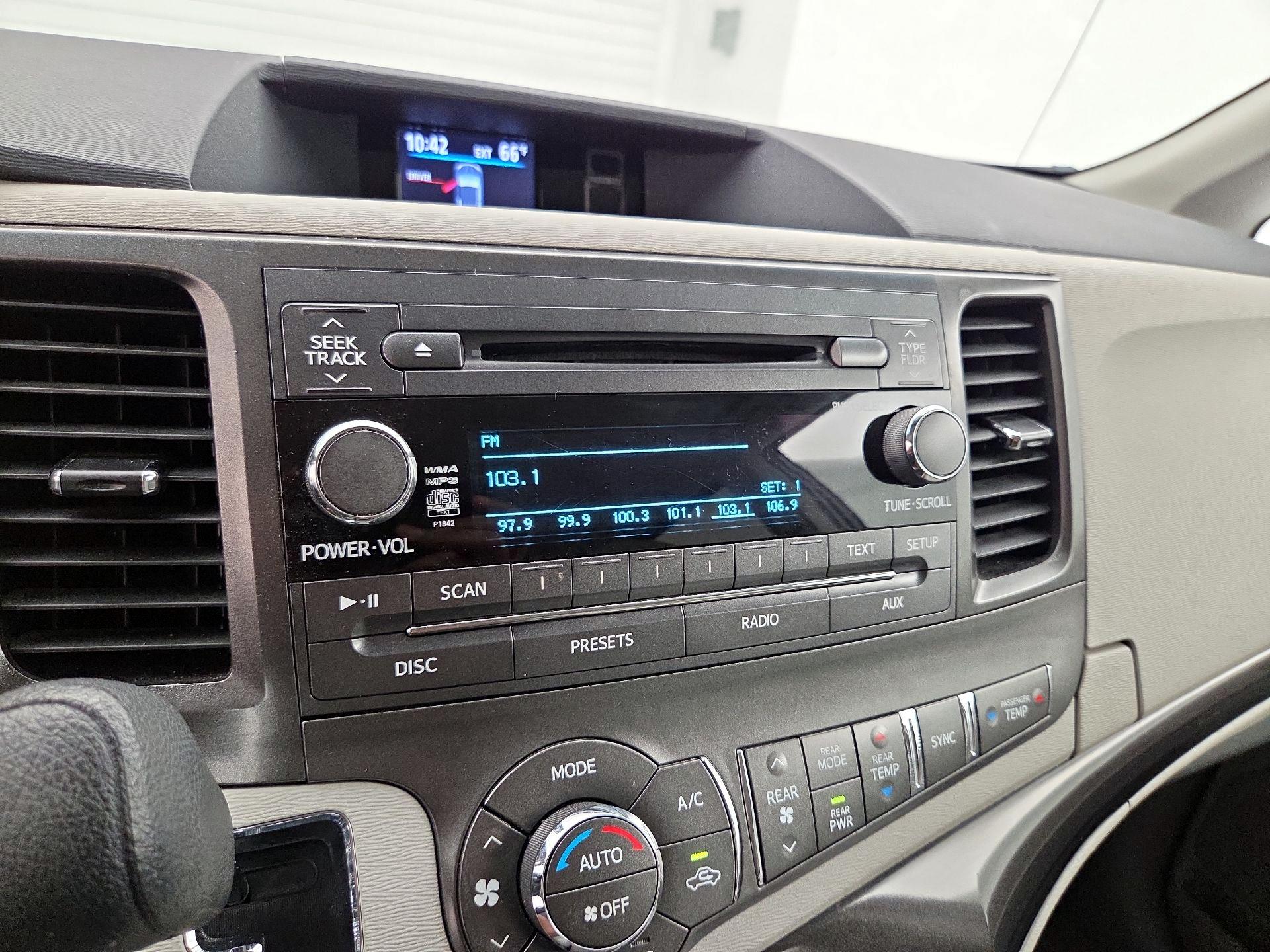 Thumbnail: 2014 Toyota Sienna - 14