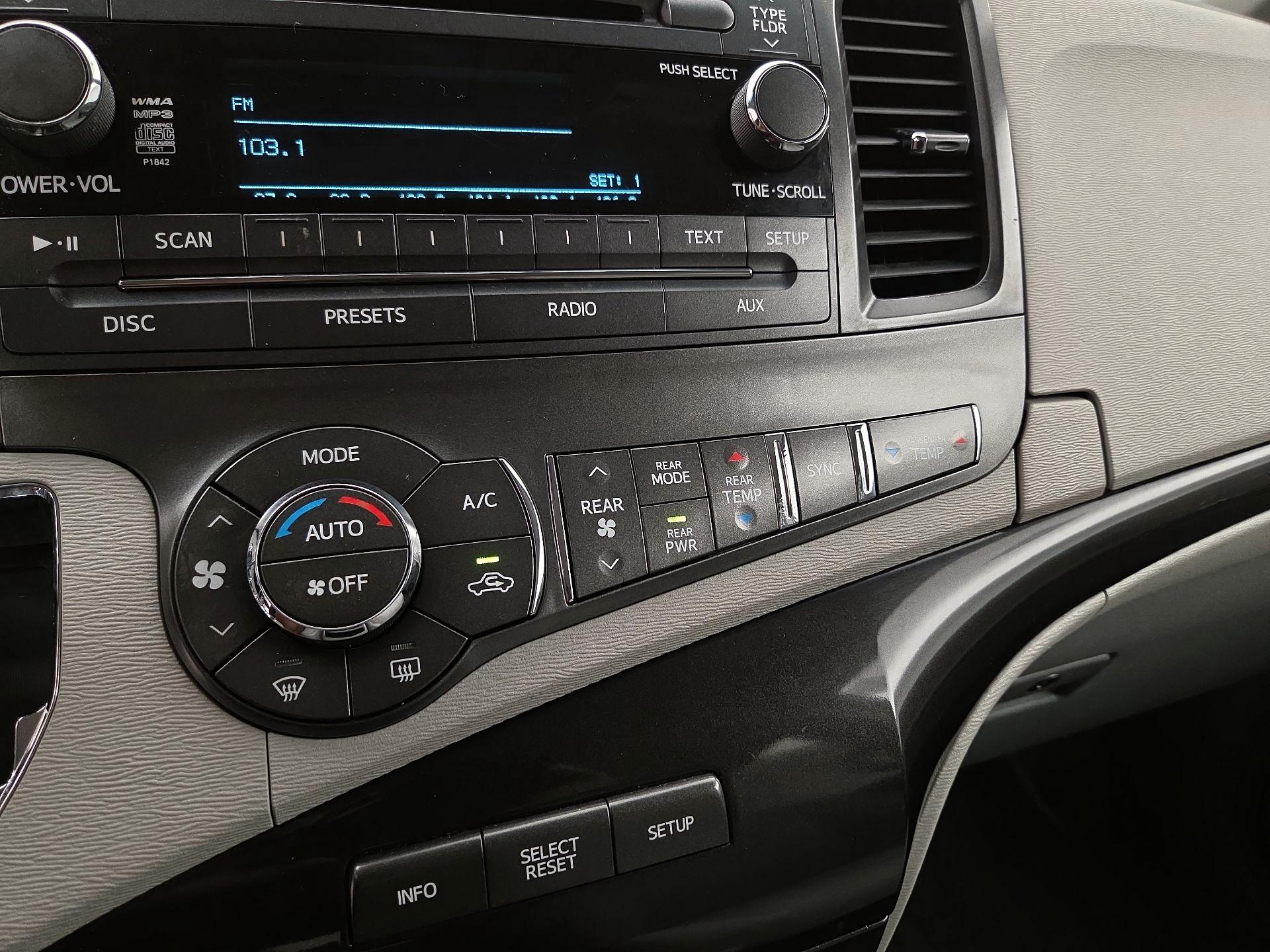 Thumbnail: 2014 Toyota Sienna - 15