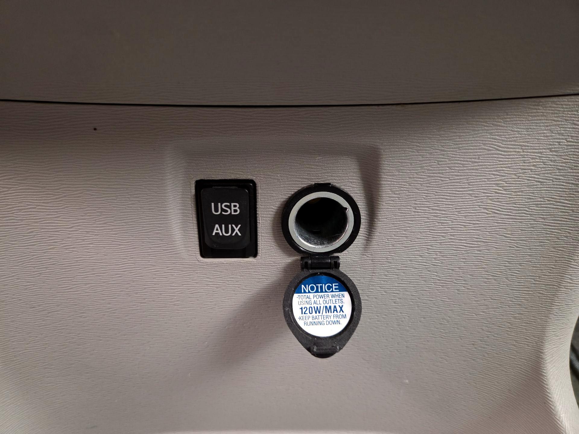Thumbnail: 2014 Toyota Sienna - 17