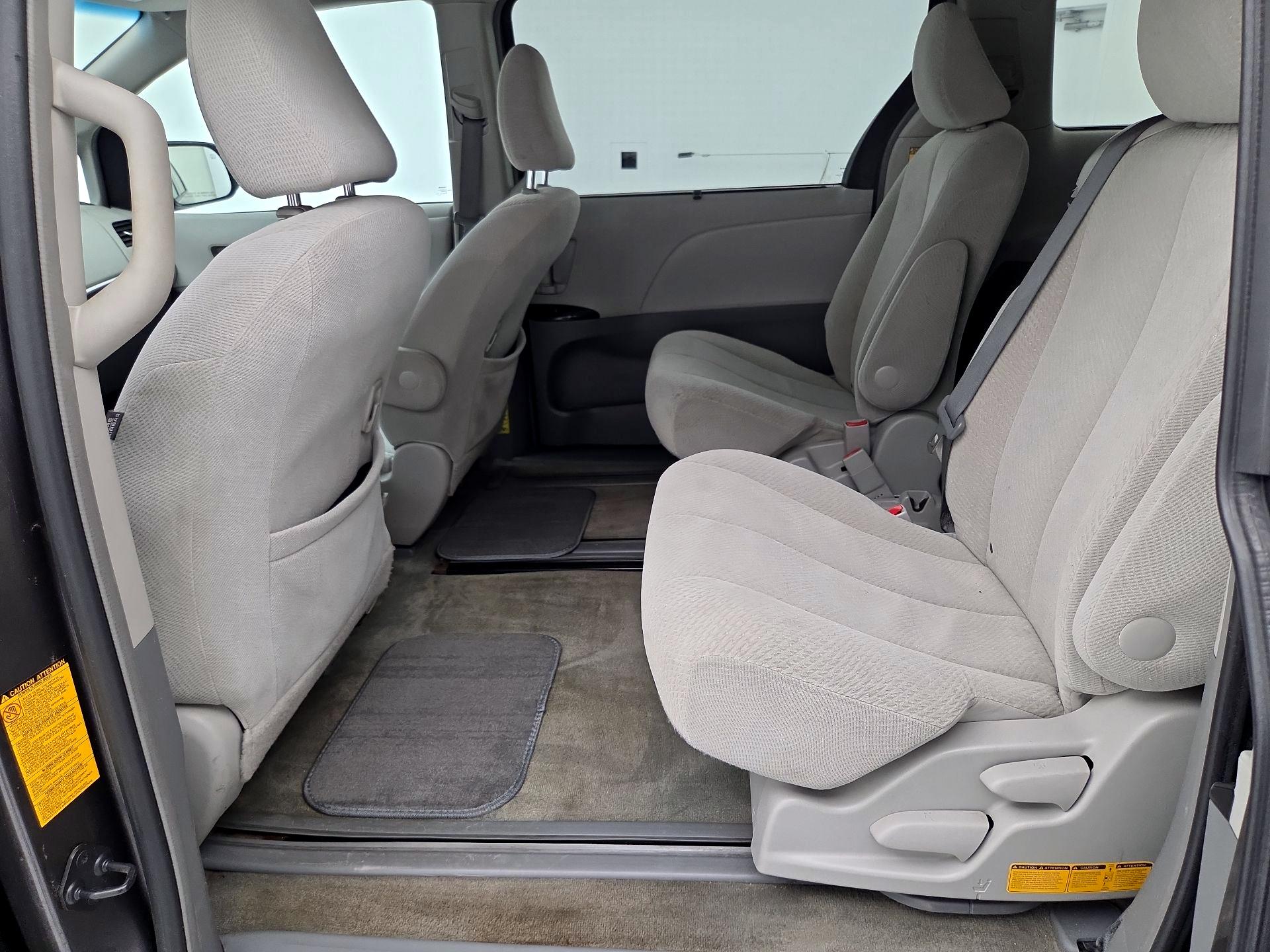 Thumbnail: 2014 Toyota Sienna - 18
