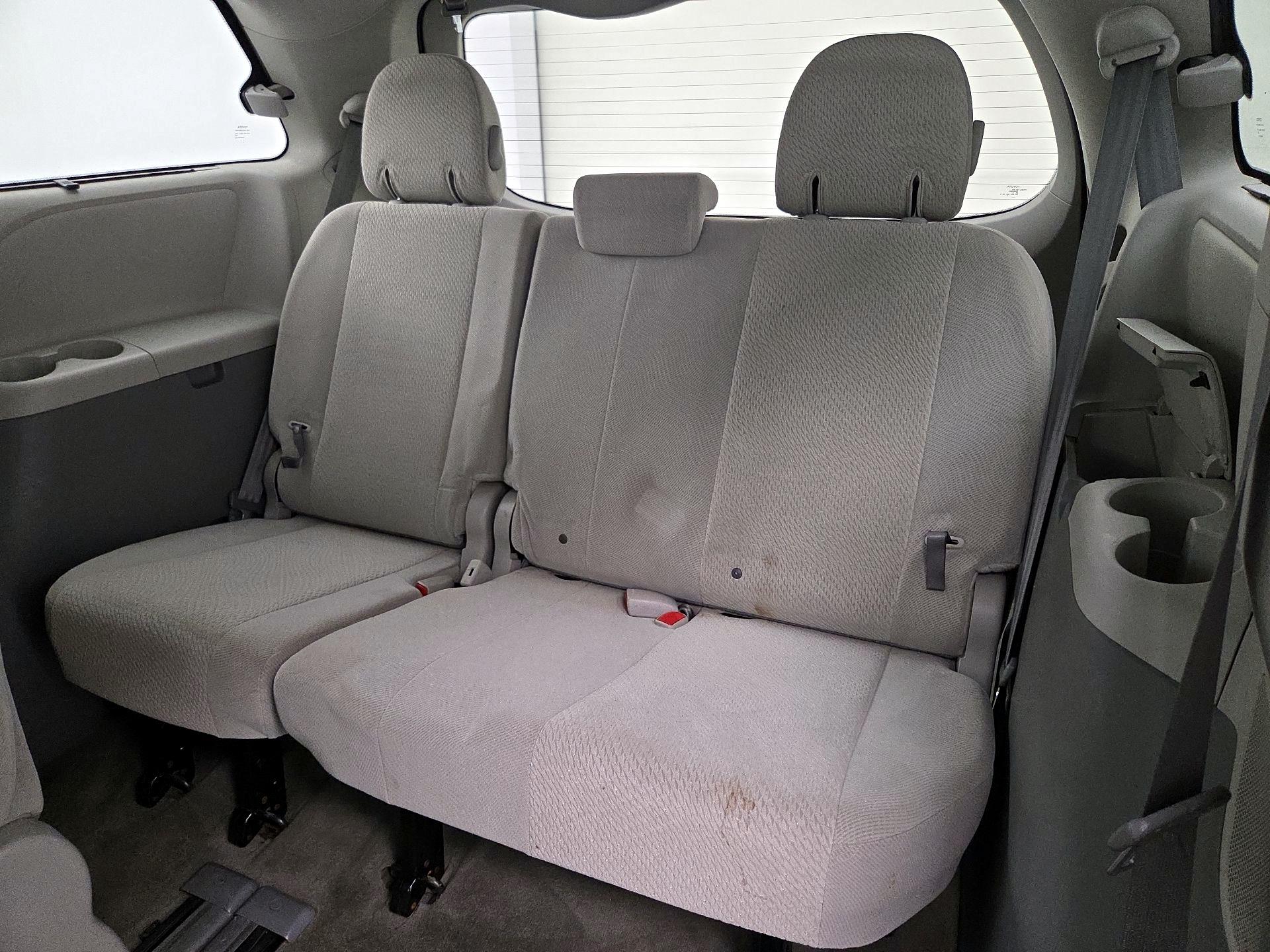 Thumbnail: 2014 Toyota Sienna - 19