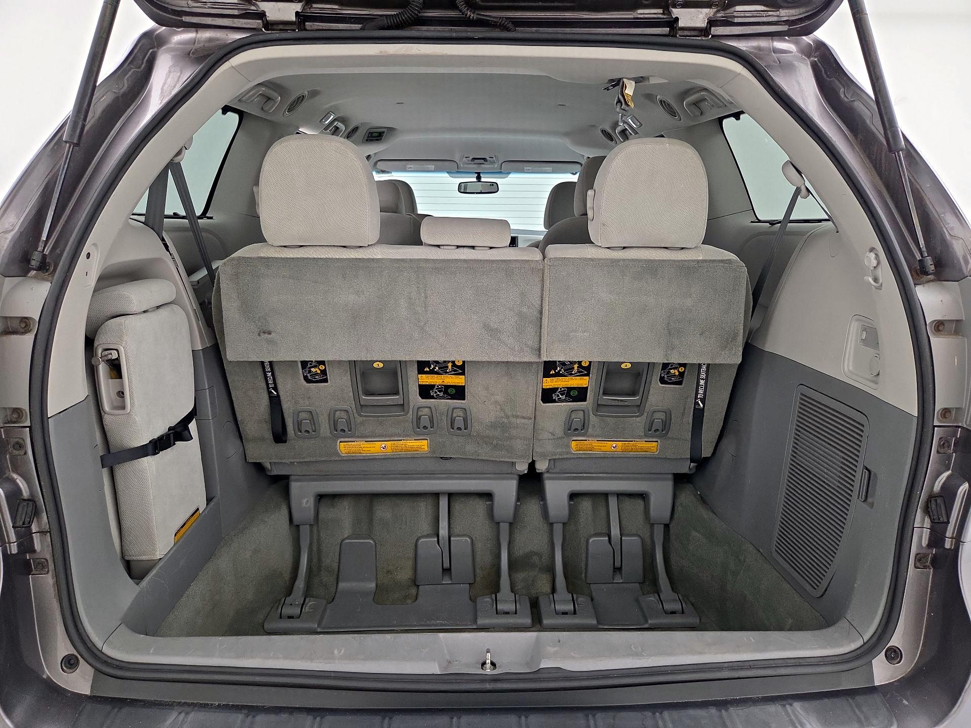 Thumbnail: 2014 Toyota Sienna - 20