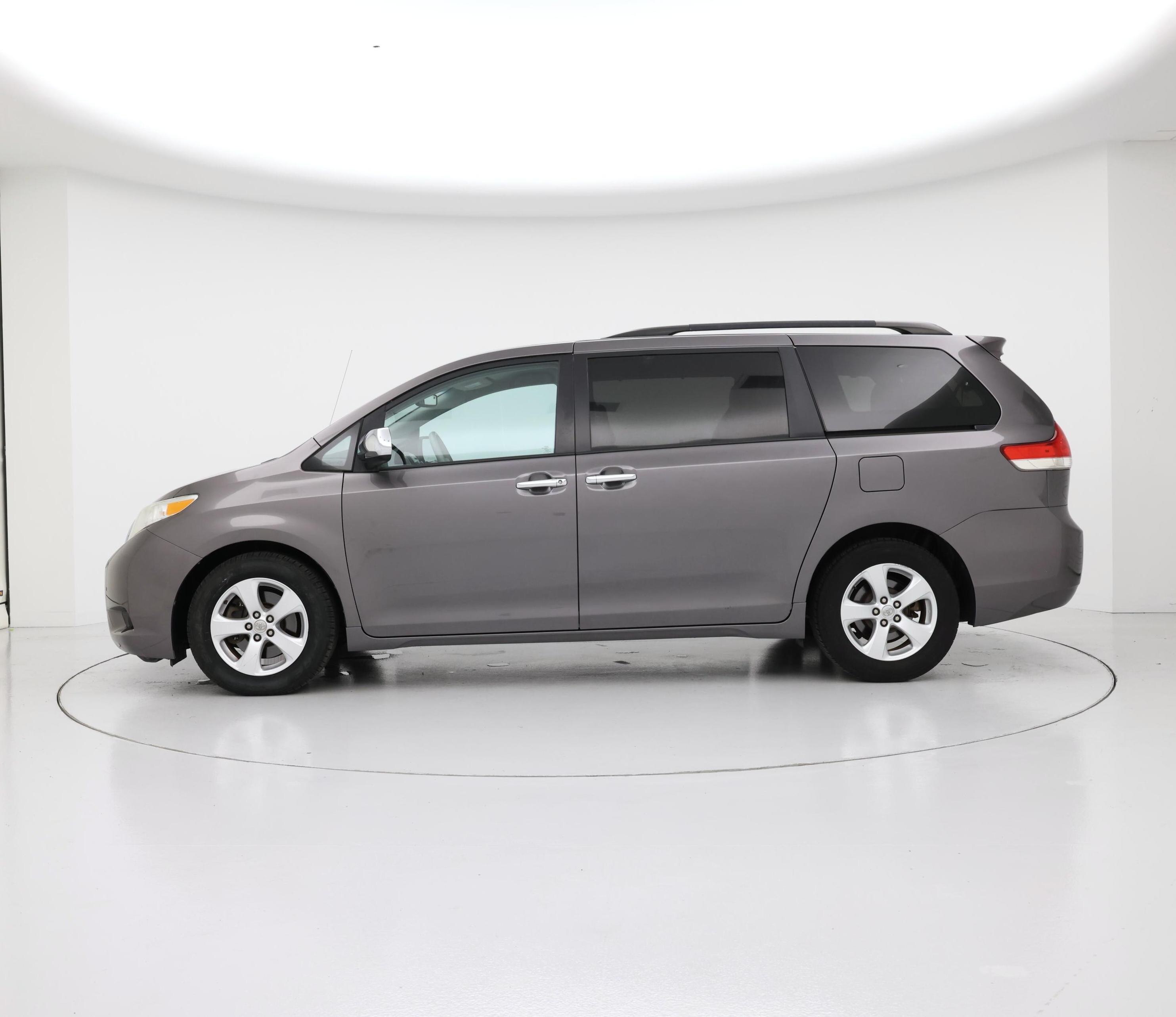 Thumbnail: 2014 Toyota Sienna - 3