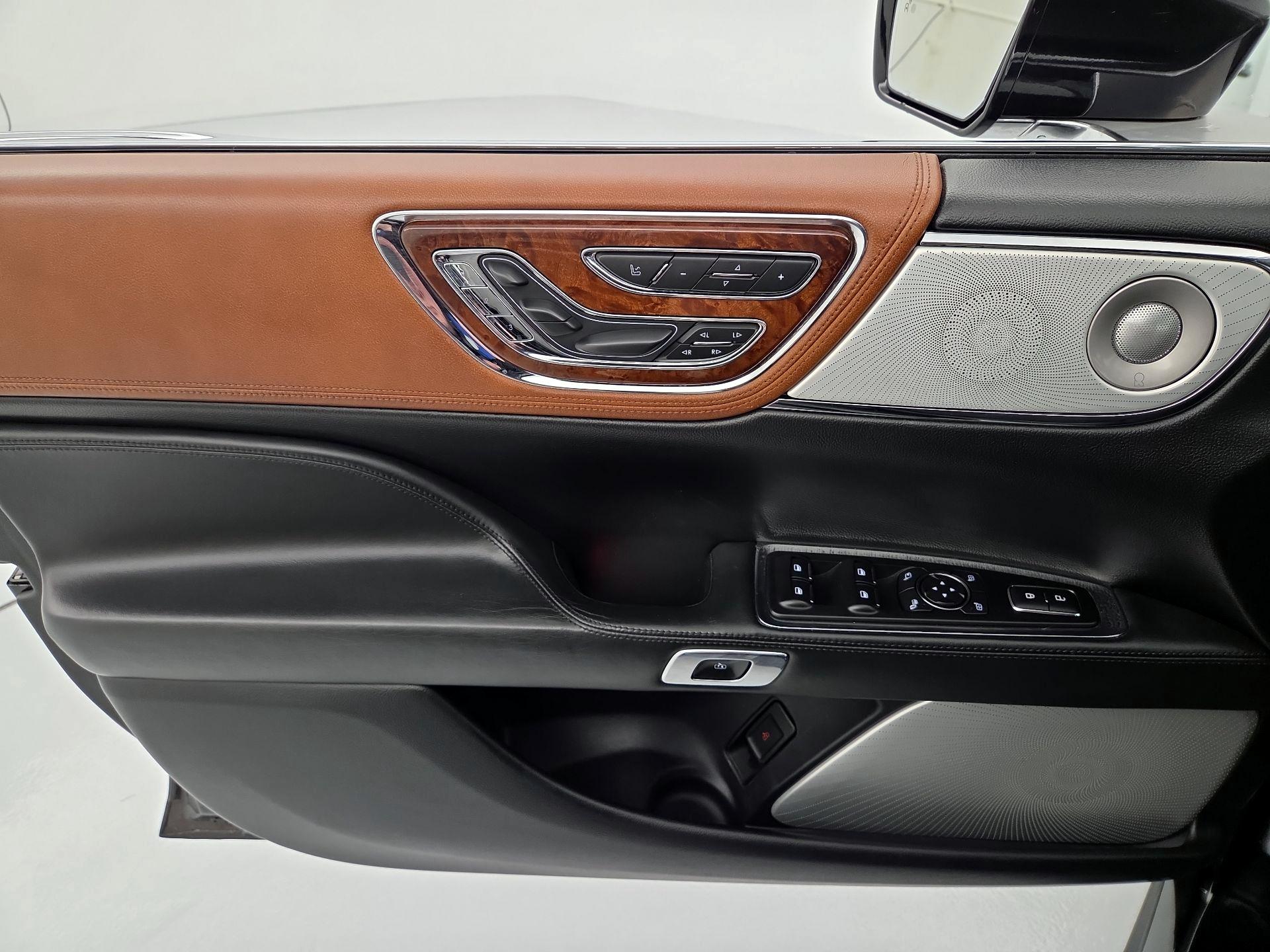 Thumbnail: 2019 Lincoln Continental - 12