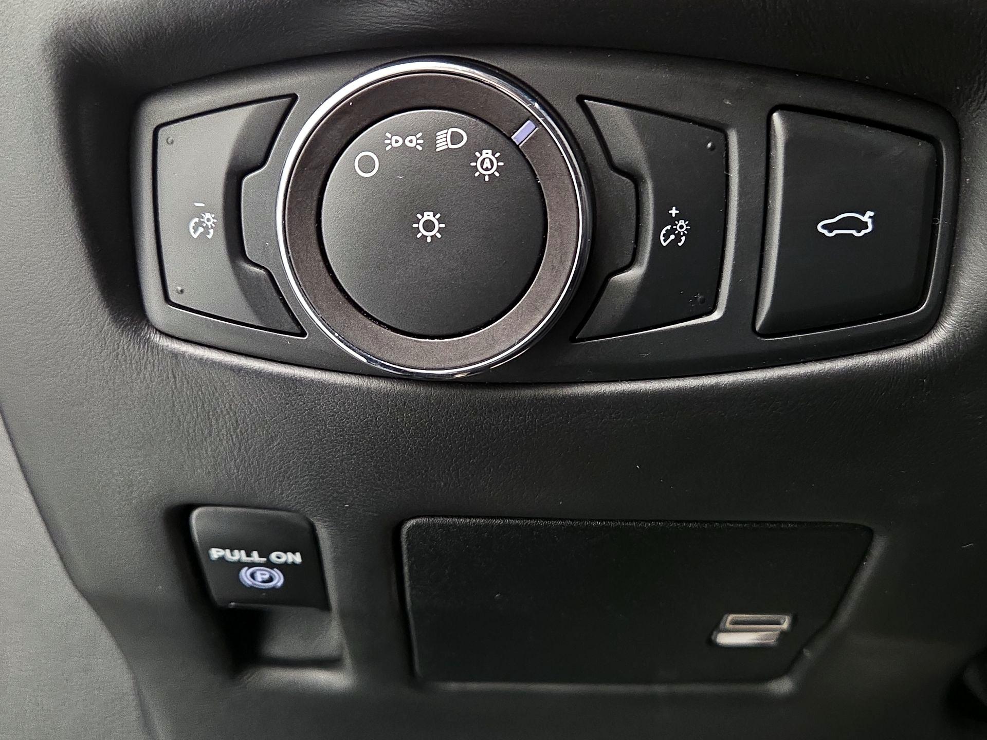 Thumbnail: 2019 Lincoln Continental - 13