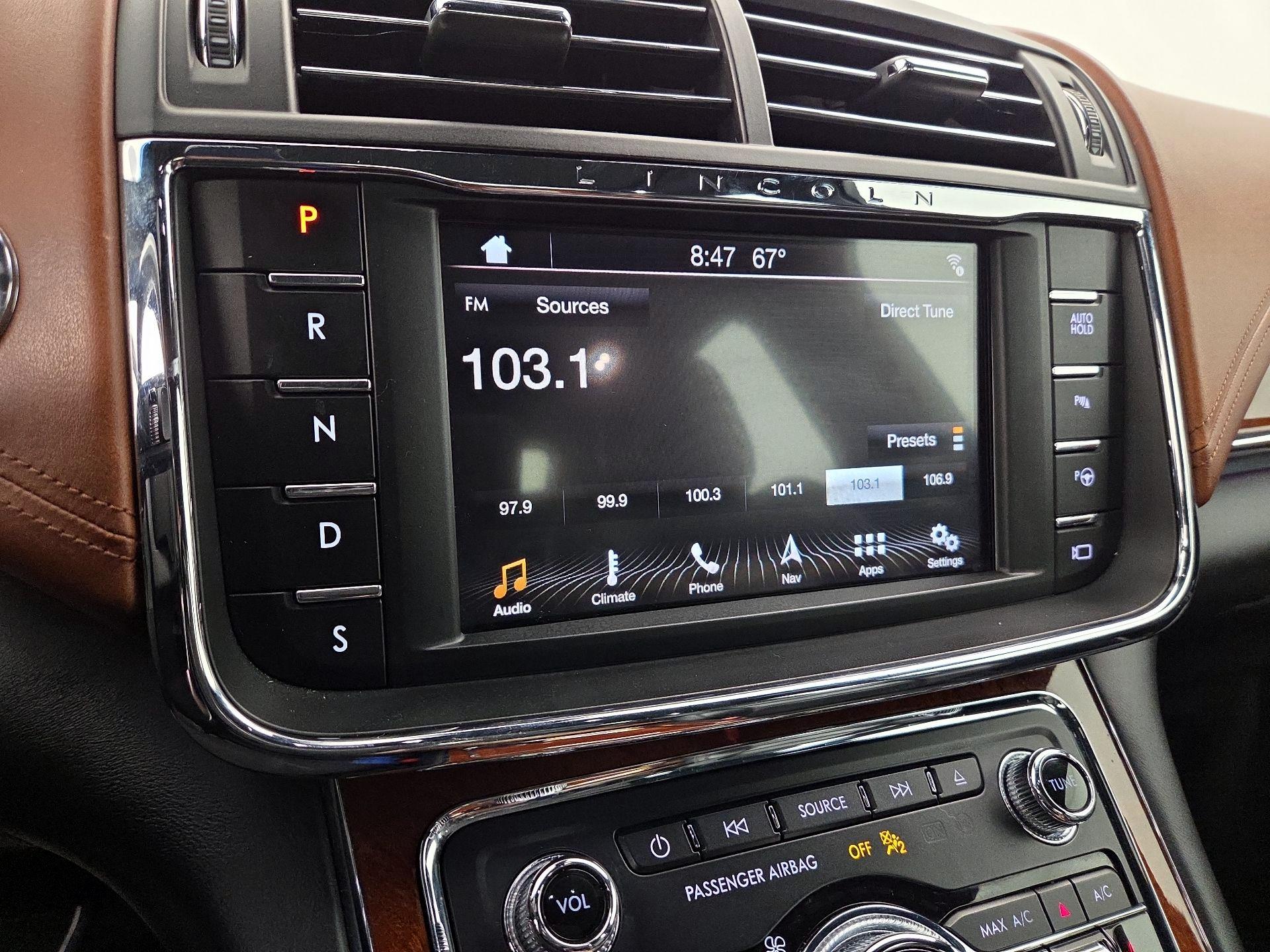 Thumbnail: 2019 Lincoln Continental - 16