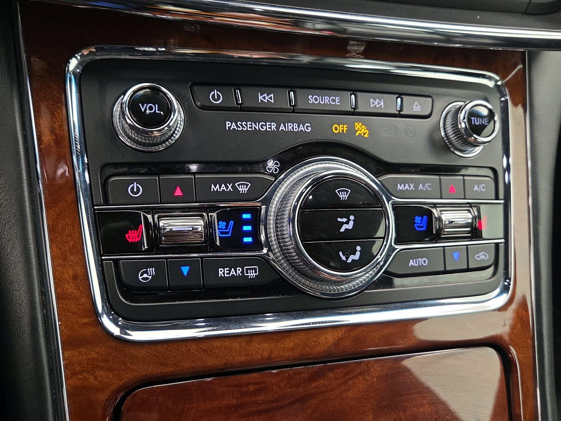 Thumbnail: 2019 Lincoln Continental - 17