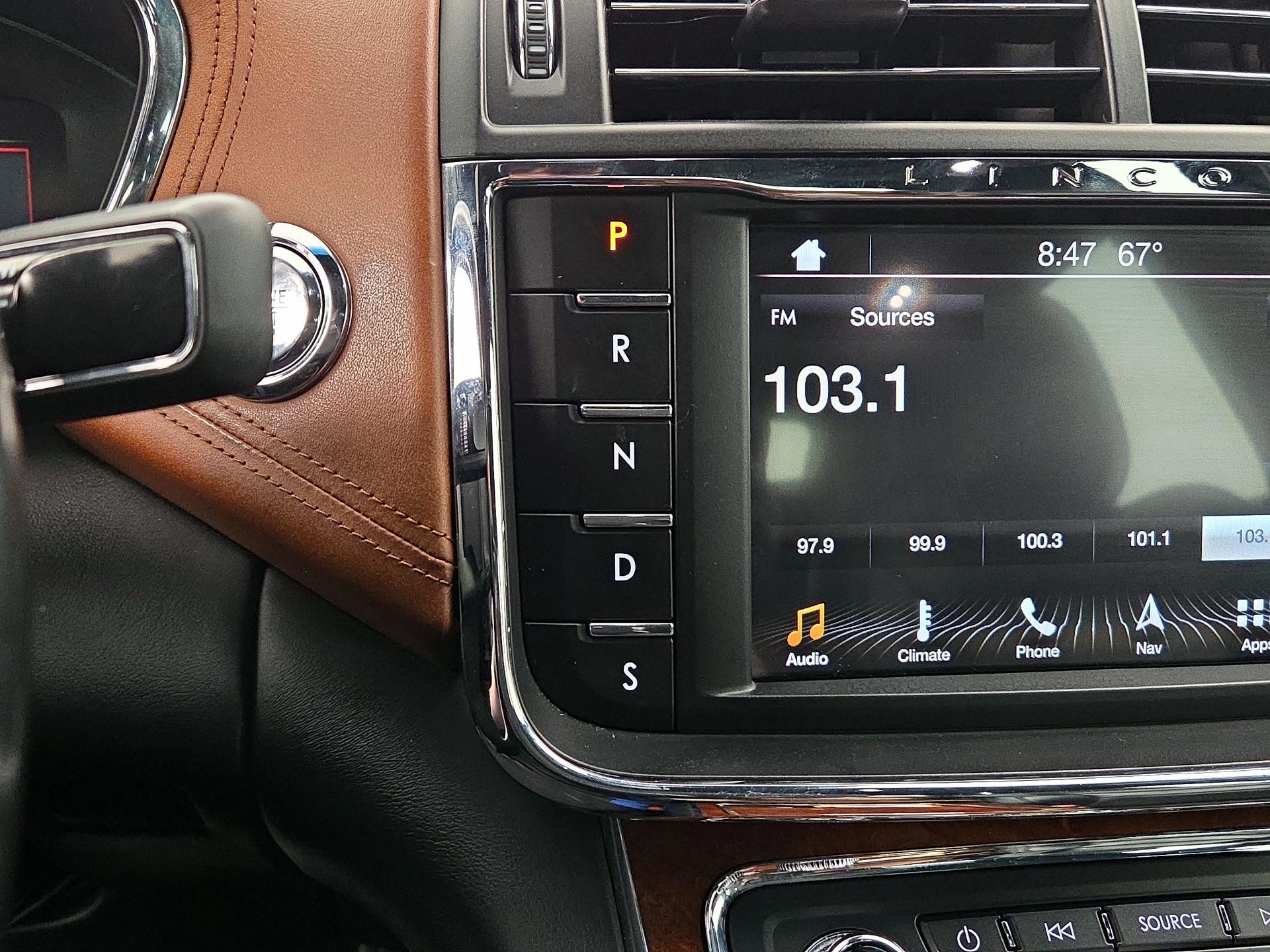 Thumbnail: 2019 Lincoln Continental - 18