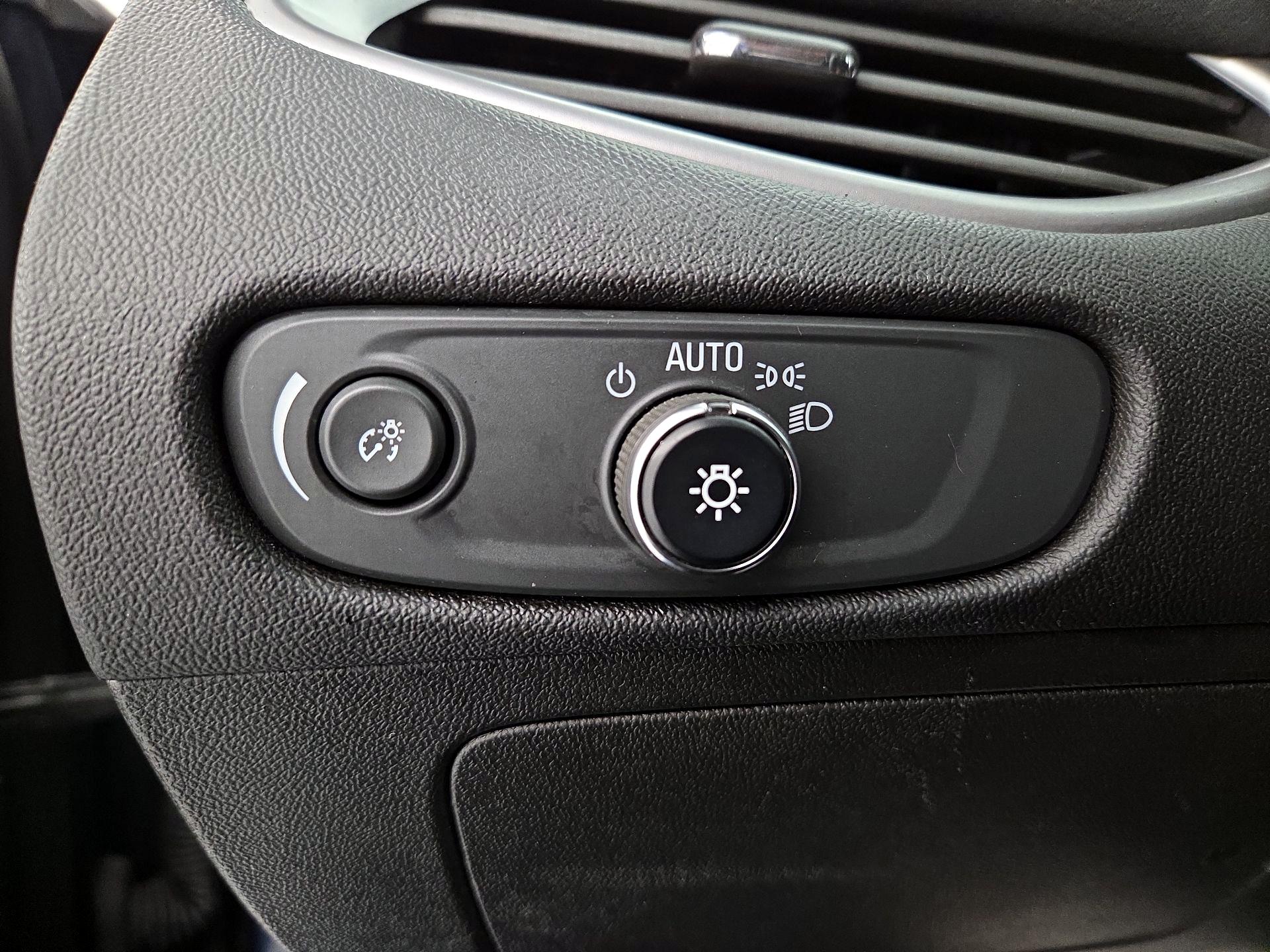 Thumbnail: 2022 Chevrolet Malibu - 13