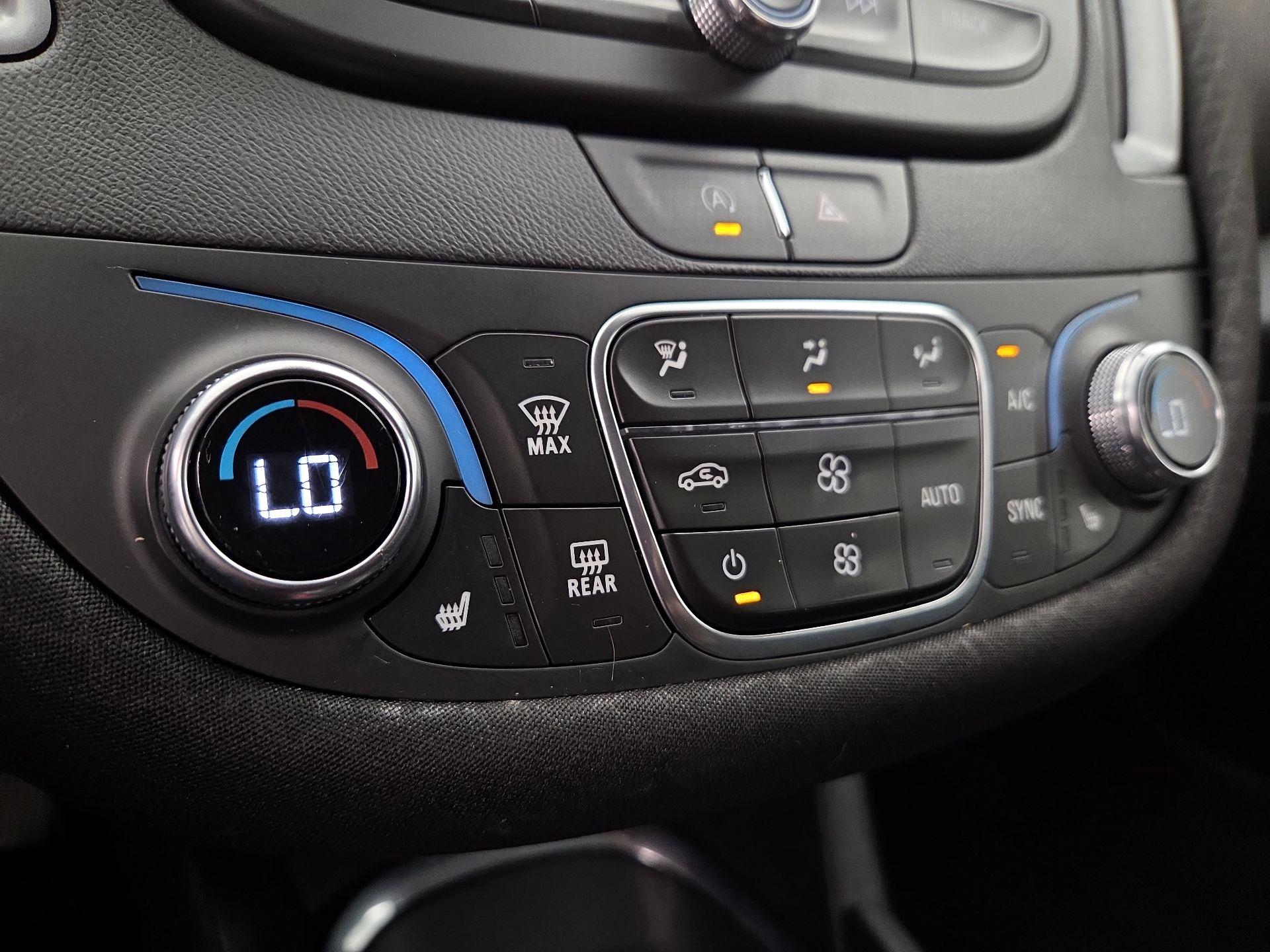 Thumbnail: 2022 Chevrolet Malibu - 16