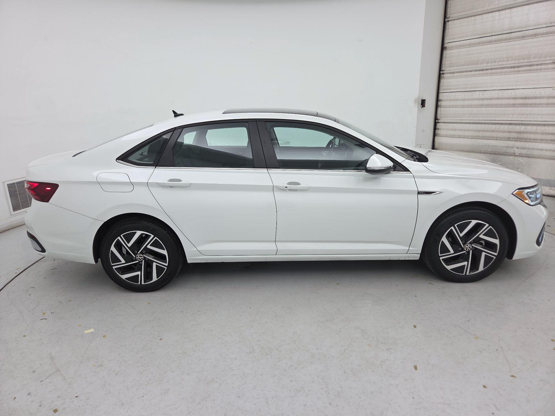 Thumbnail: 2023 Volkswagen Jetta - 4