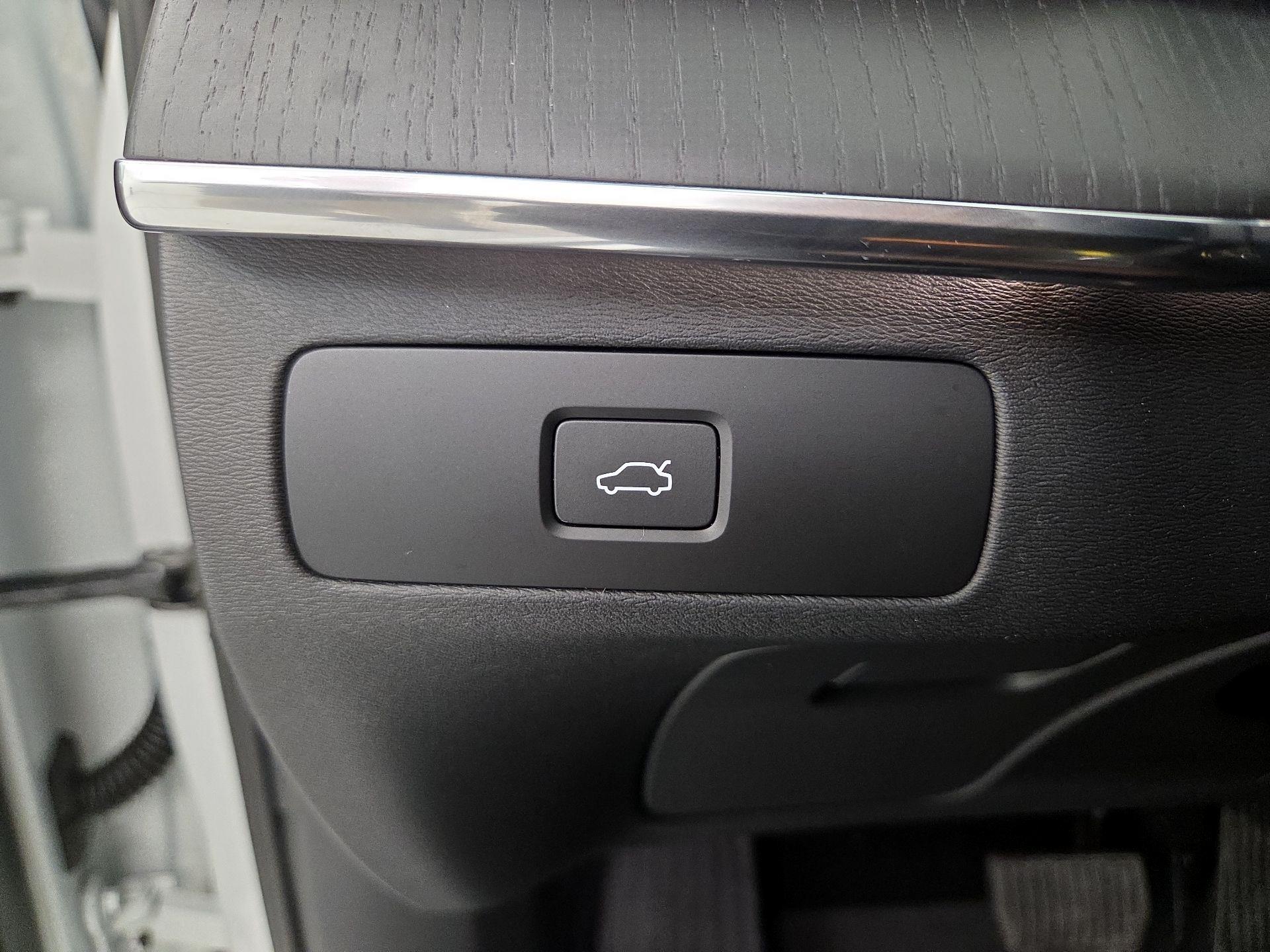 Thumbnail: 2023 Volvo XC90 - 11