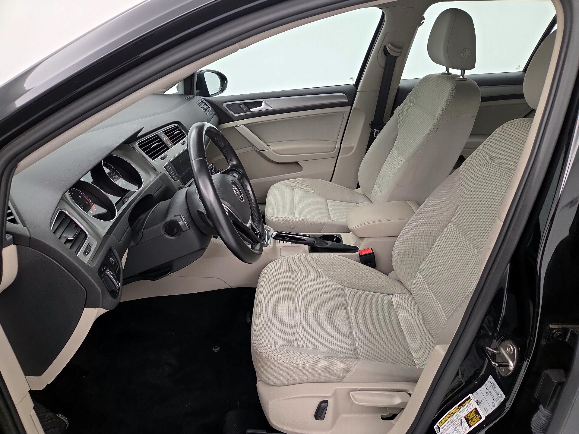 Thumbnail: 2016 Volkswagen Golf - 11