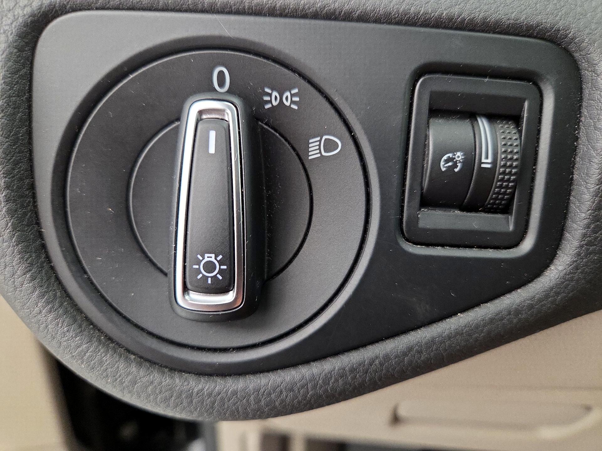 Thumbnail: 2016 Volkswagen Golf - 13