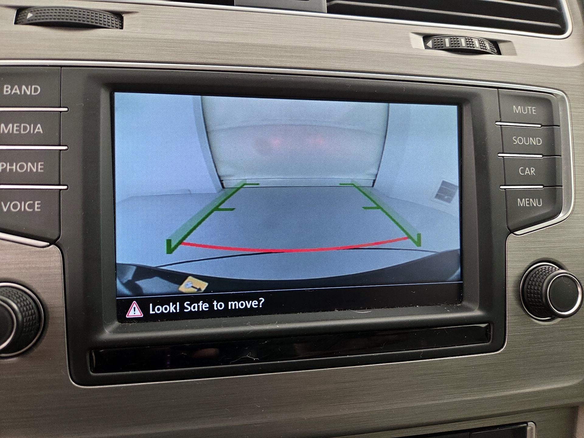 Thumbnail: 2016 Volkswagen Golf - 14