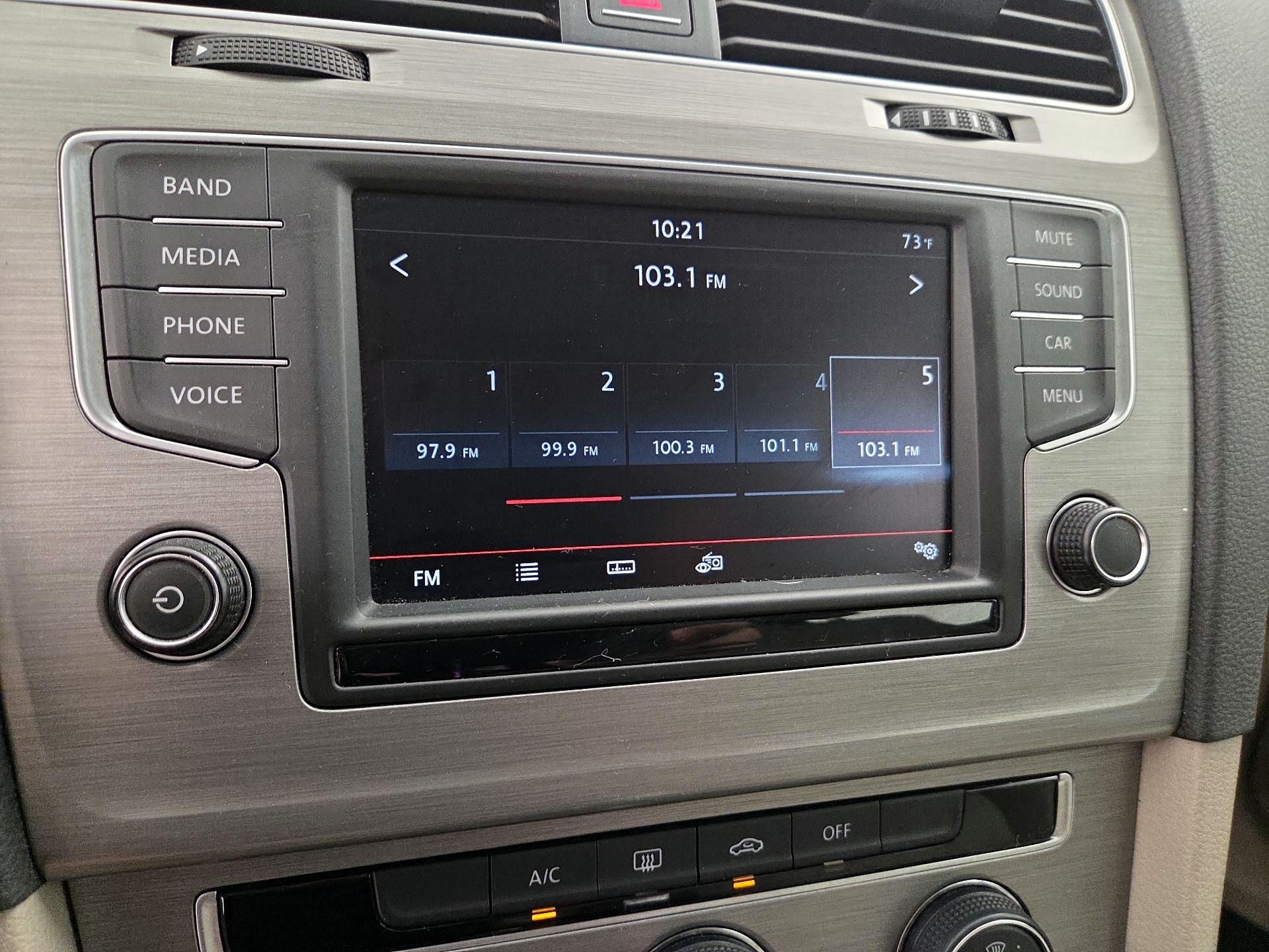 Thumbnail: 2016 Volkswagen Golf - 15