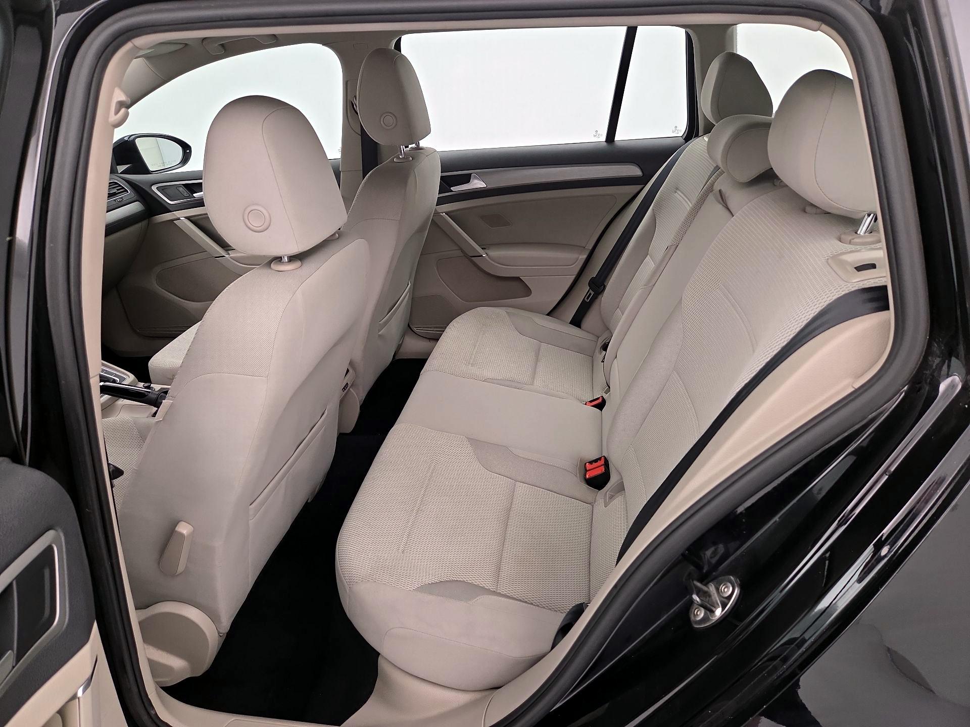 Thumbnail: 2016 Volkswagen Golf - 19