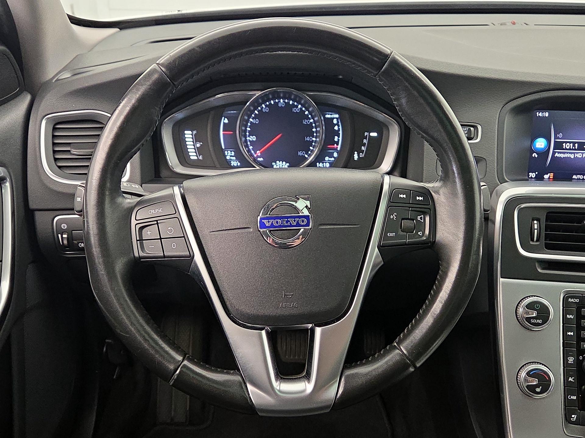 Thumbnail: 2018 Volvo S60 - 10