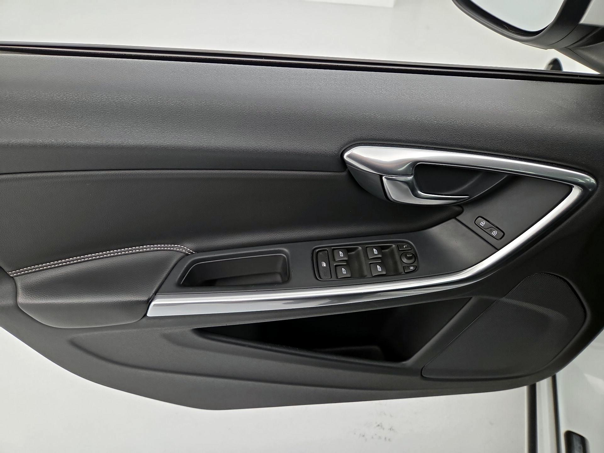 Thumbnail: 2018 Volvo S60 - 12