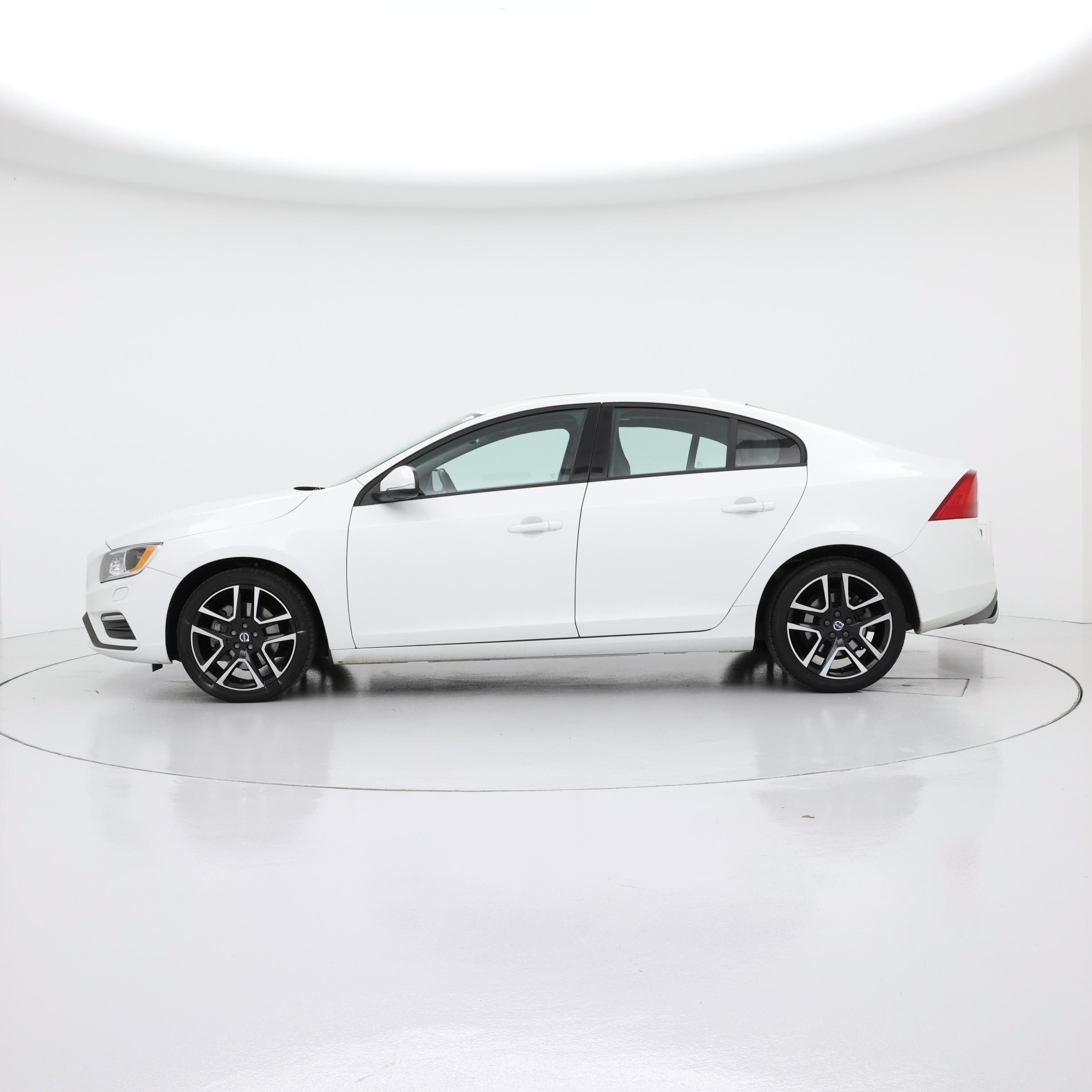 Thumbnail: 2018 Volvo S60 - 3