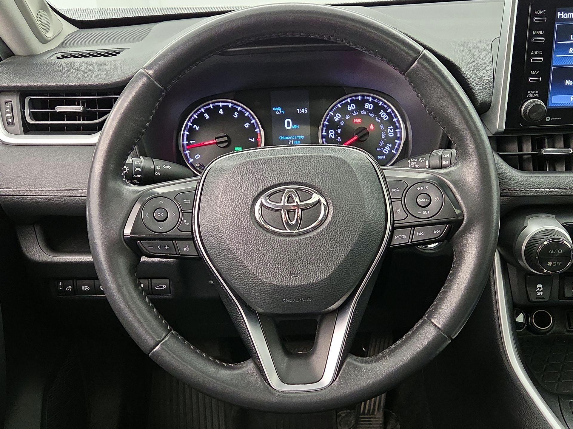 Thumbnail: 2020 Toyota RAV4 - 10