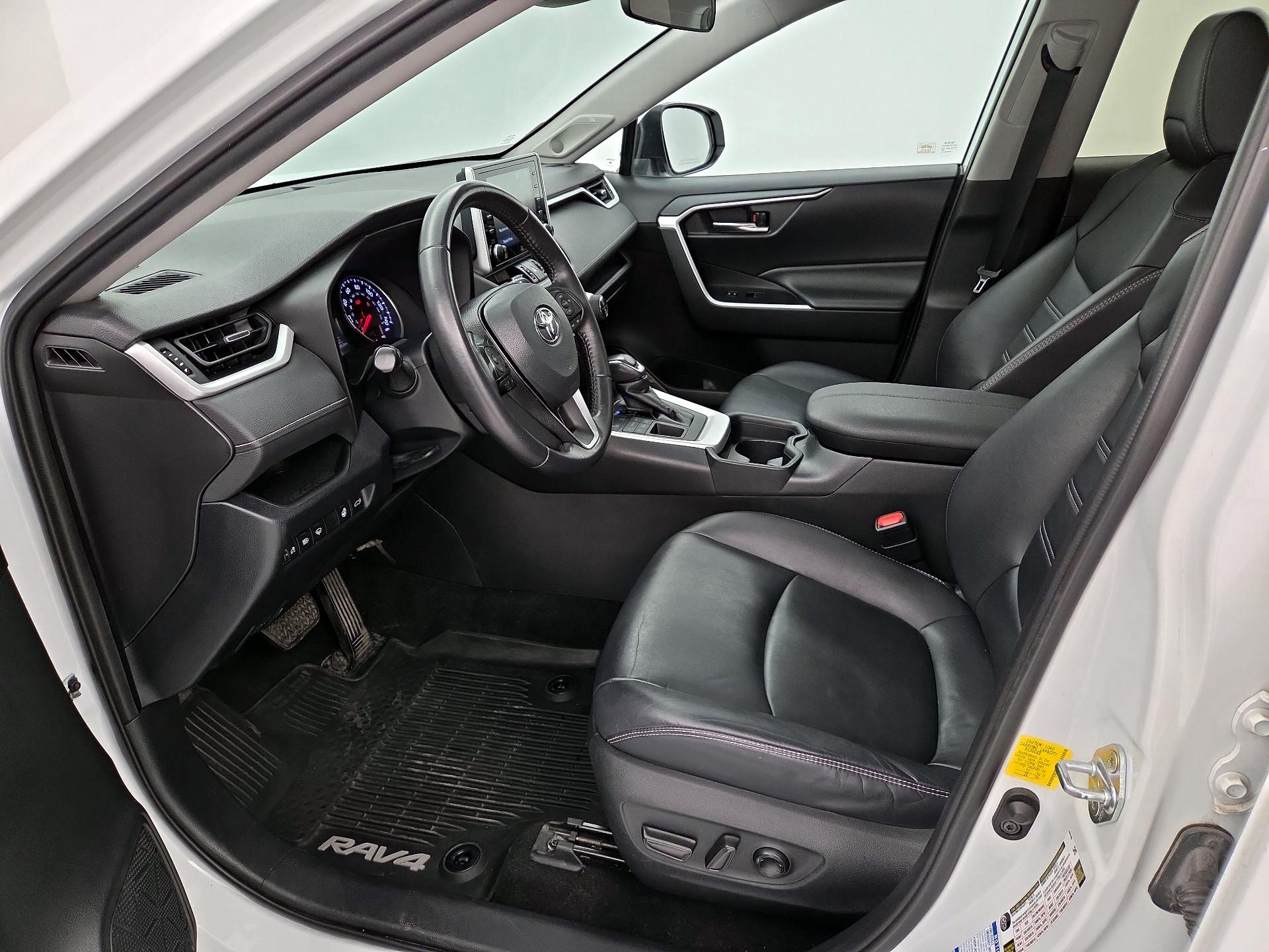 Thumbnail: 2020 Toyota RAV4 - 11